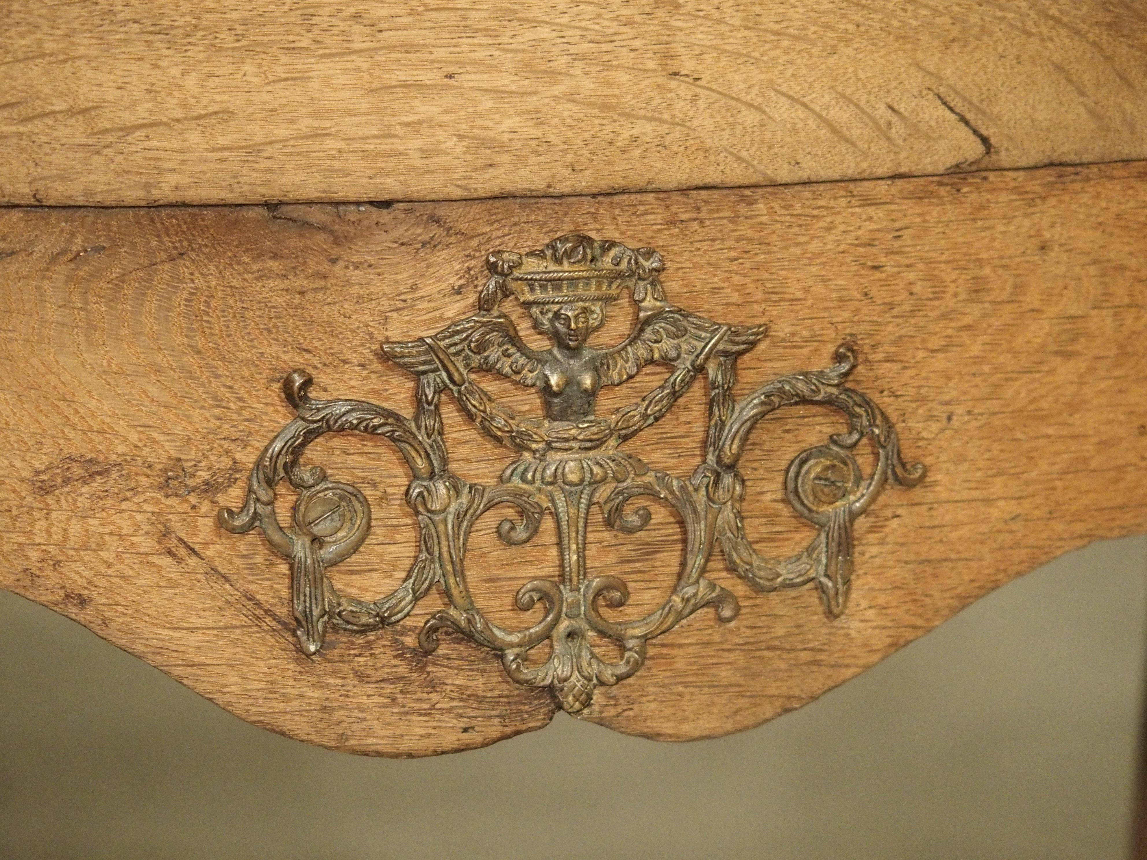 Niederländischer Konsolentisch aus geschnitzter Eiche aus dem 18. Jahrhundert im Angebot 1