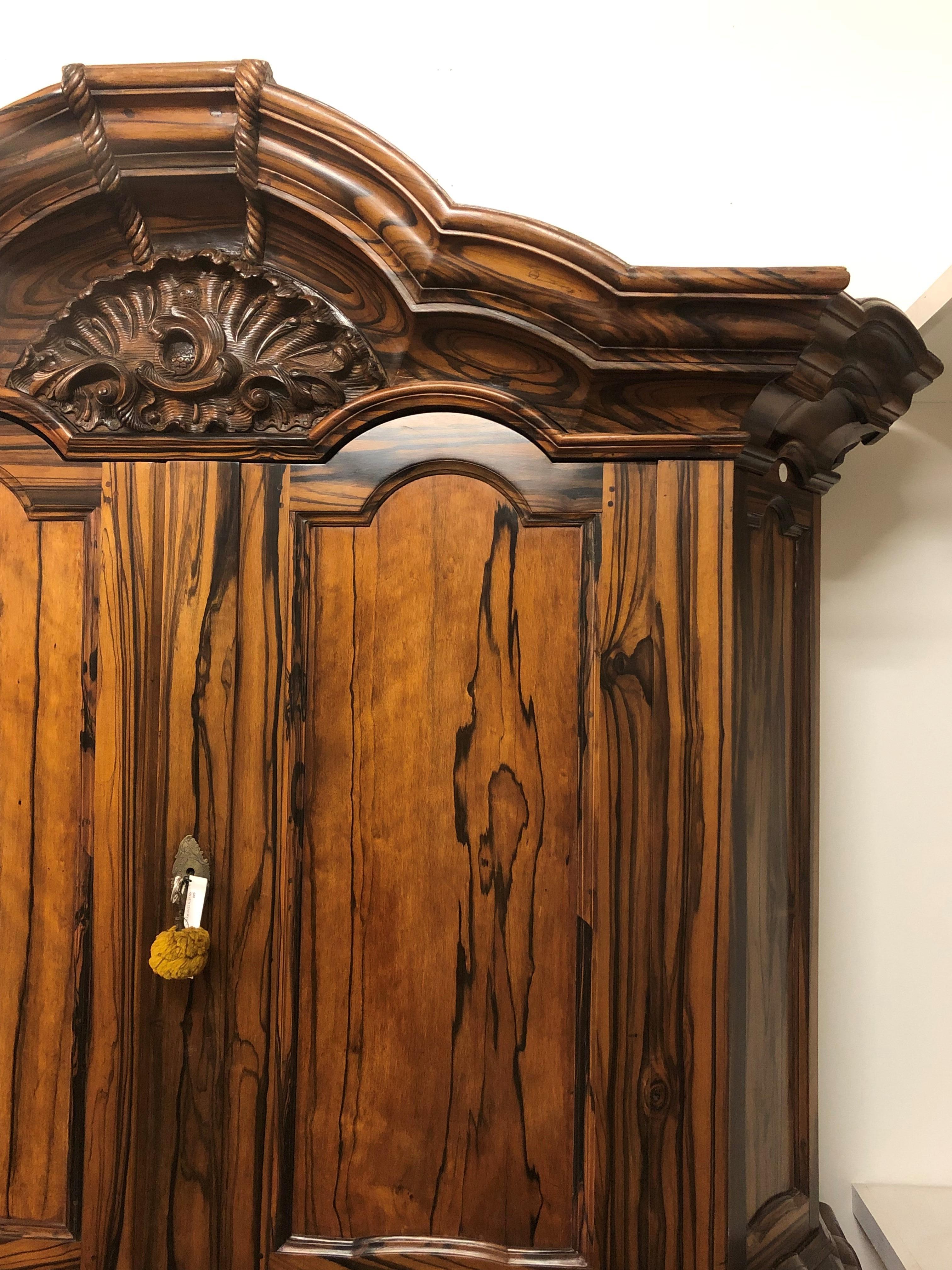 An 18th Century Dutch Coromandel Cabinet on Stand In Good Condition In Armadale, Victoria