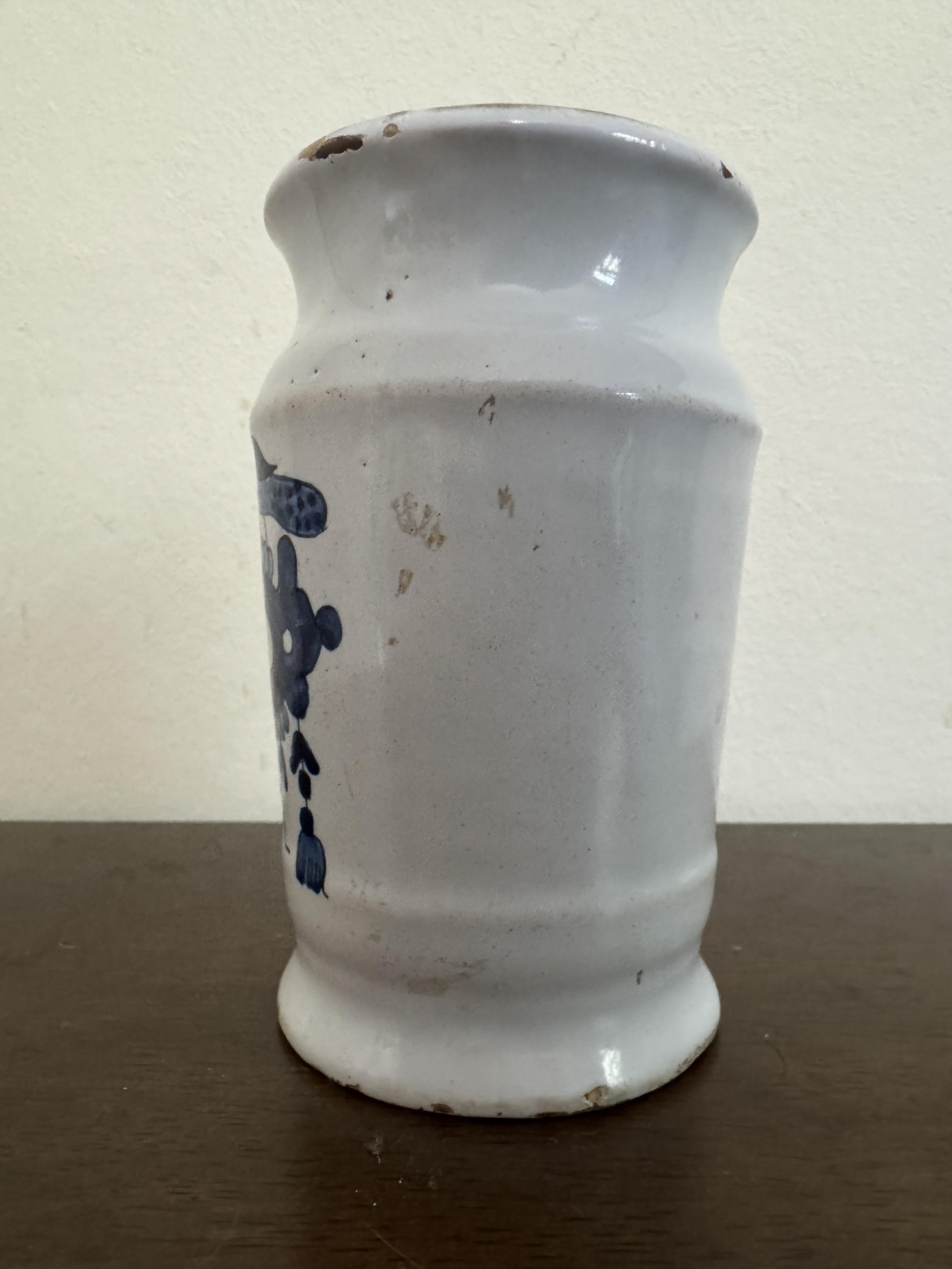 18th Century Dutch Delft Apothecary Medicine Jar In Good Condition For Sale In Maidstone, GB