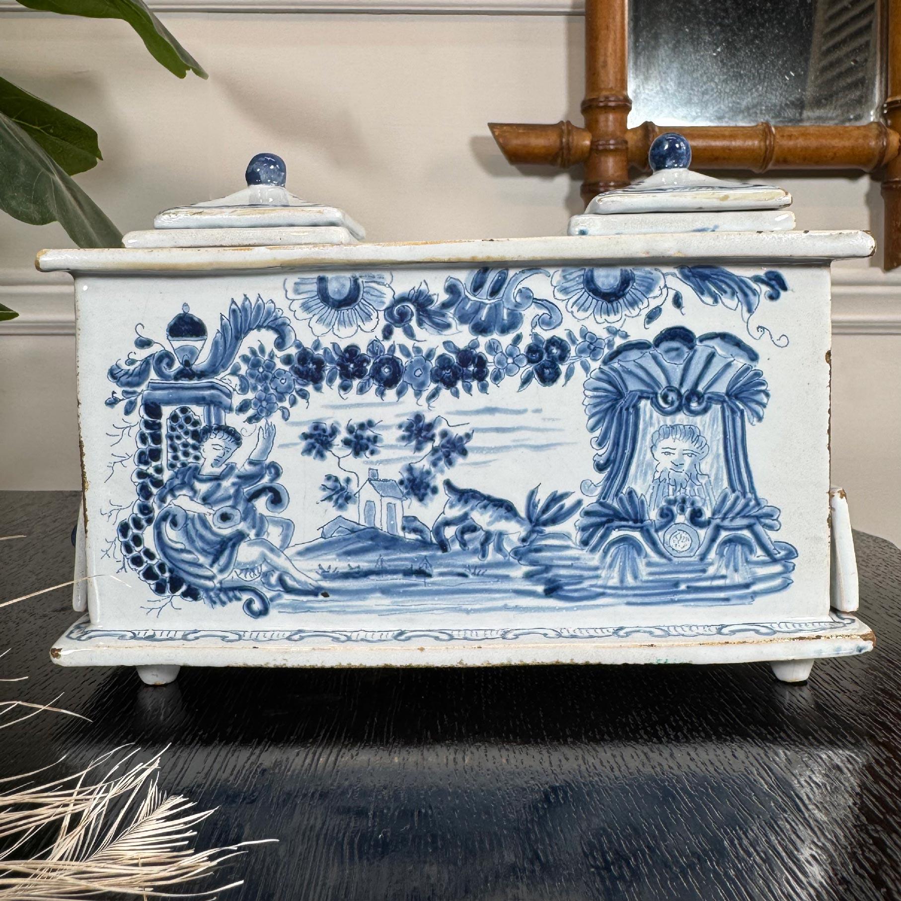 18th Century Dutch Delft Blue and White Ink Well attributed to Anthoni Pennis in vendita 2