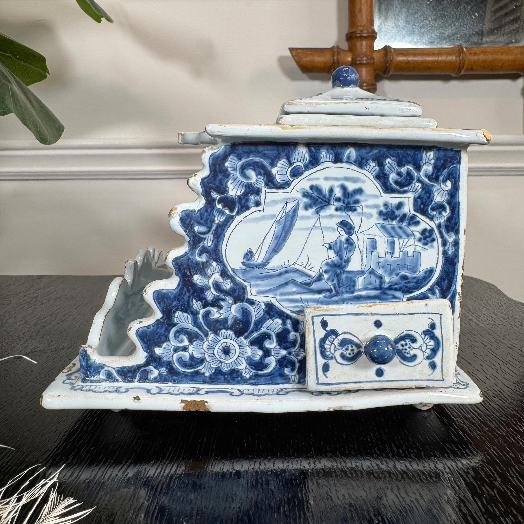 18th Century Dutch Delft Blue and White Ink Well attributed to Anthoni Pennis in vendita 4
