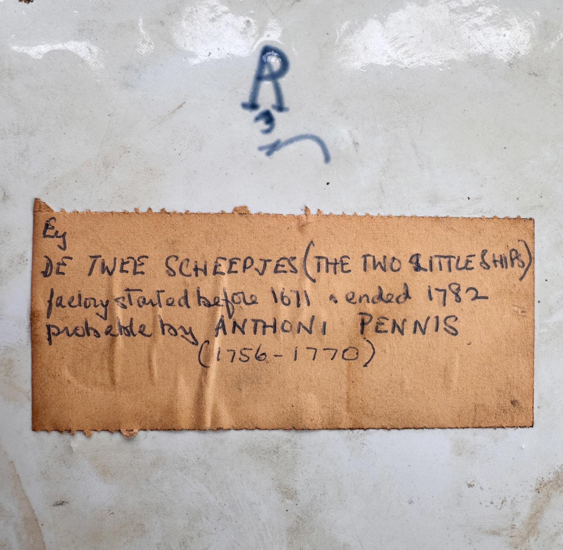 18th Century Dutch Delft Blue and White Ink Well attributed to Anthoni Pennis in vendita 6