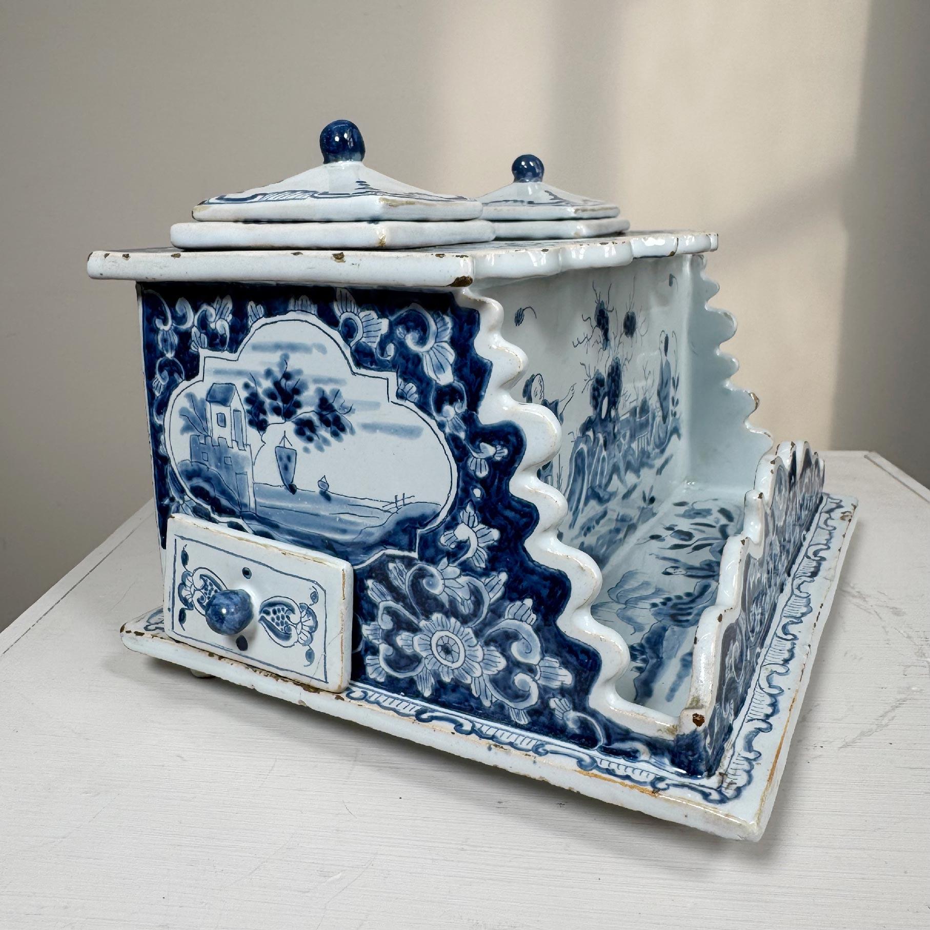 18th Century Dutch Delft Blue and White Ink Well attributed to Anthoni Pennis in vendita 8