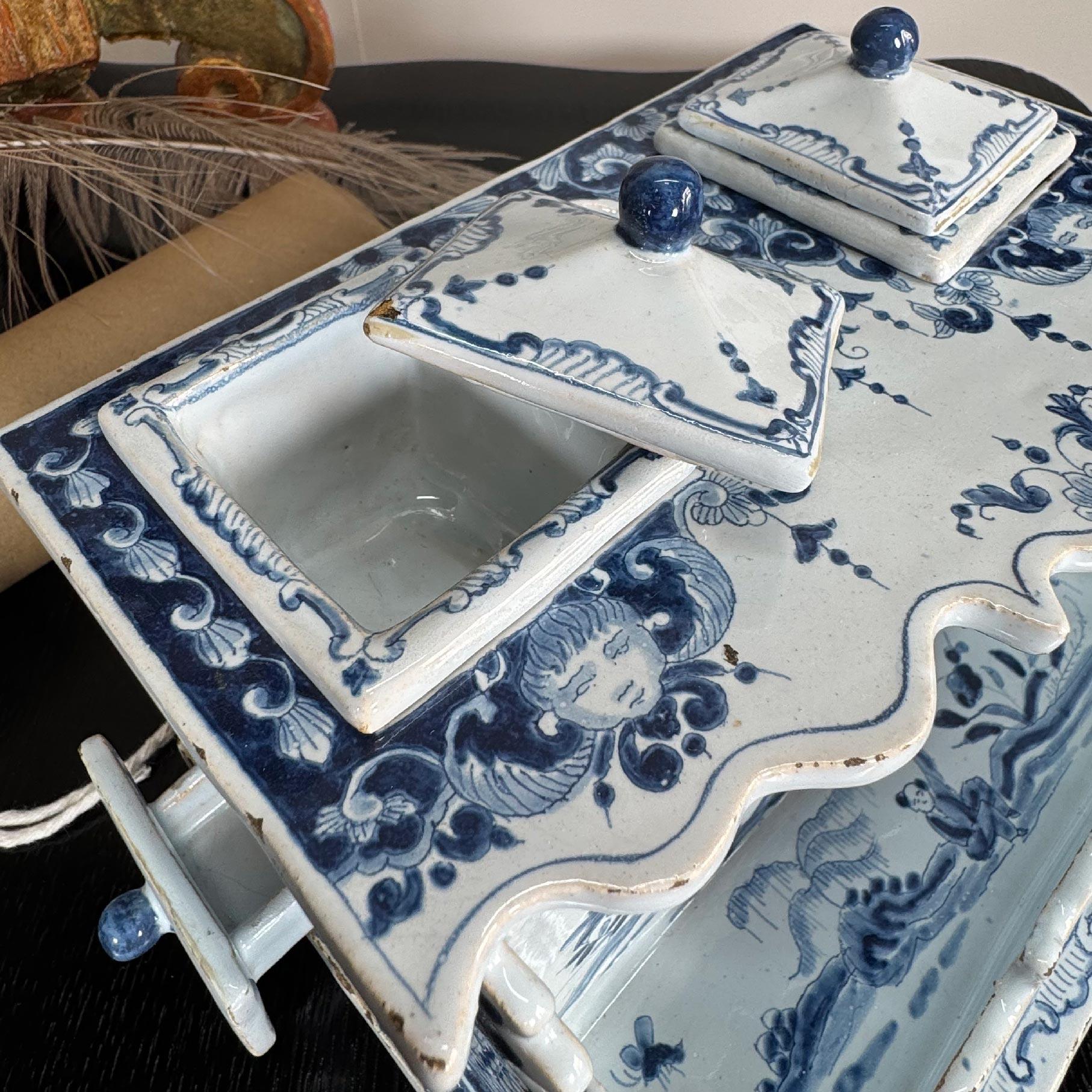 18th Century Dutch Delft Blue and White Ink Well attributed to Anthoni Pennis in vendita 1