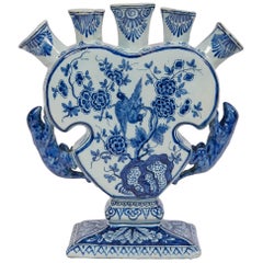 Vase tulipier de Delft bleu et blanc du 18ème siècle