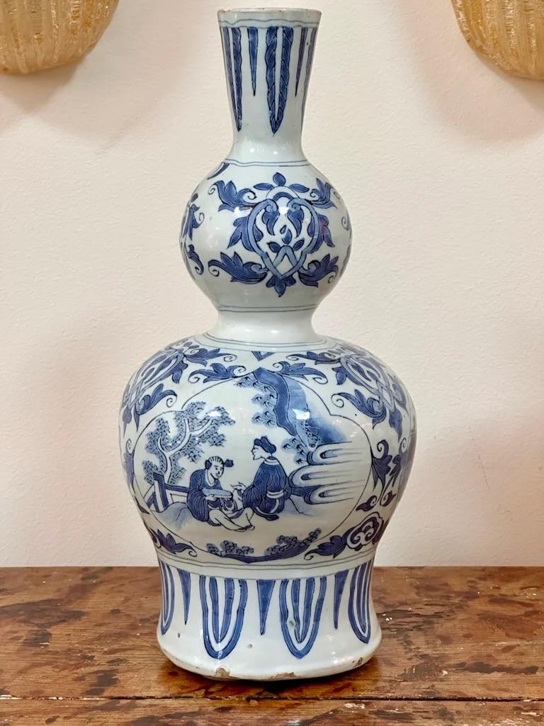 XVIIIe siècle et antérieur Vase bleu et blanc Delft hollandais du 18e siècle en vente