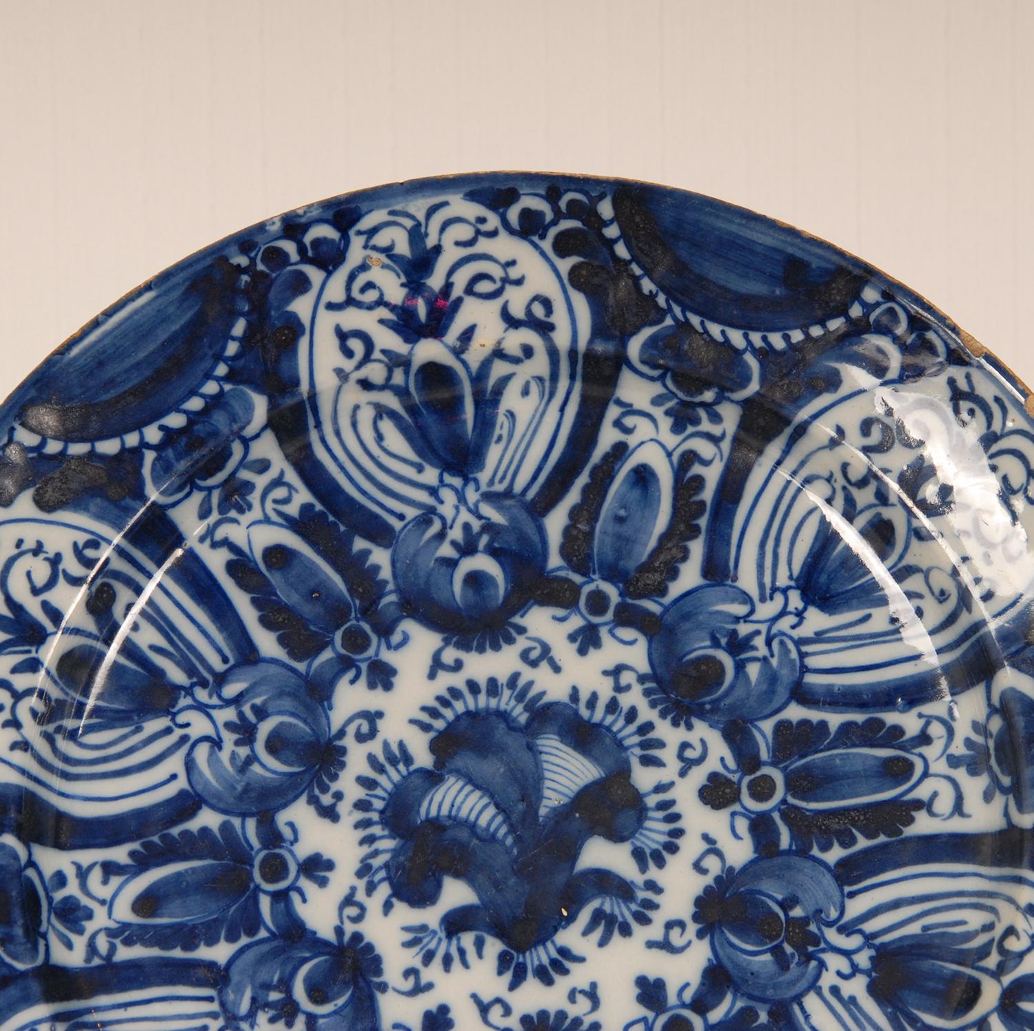Hand-Crafted 18th Century Dutch Delft De Lampetkan Blue and White Cabinet Plate Tullips  For Sale