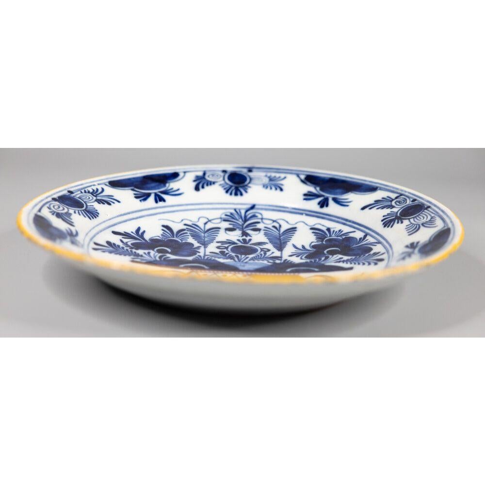 18th Century Dutch Delft Faience Floral Charger In Good Condition For Sale In Pearland, TX