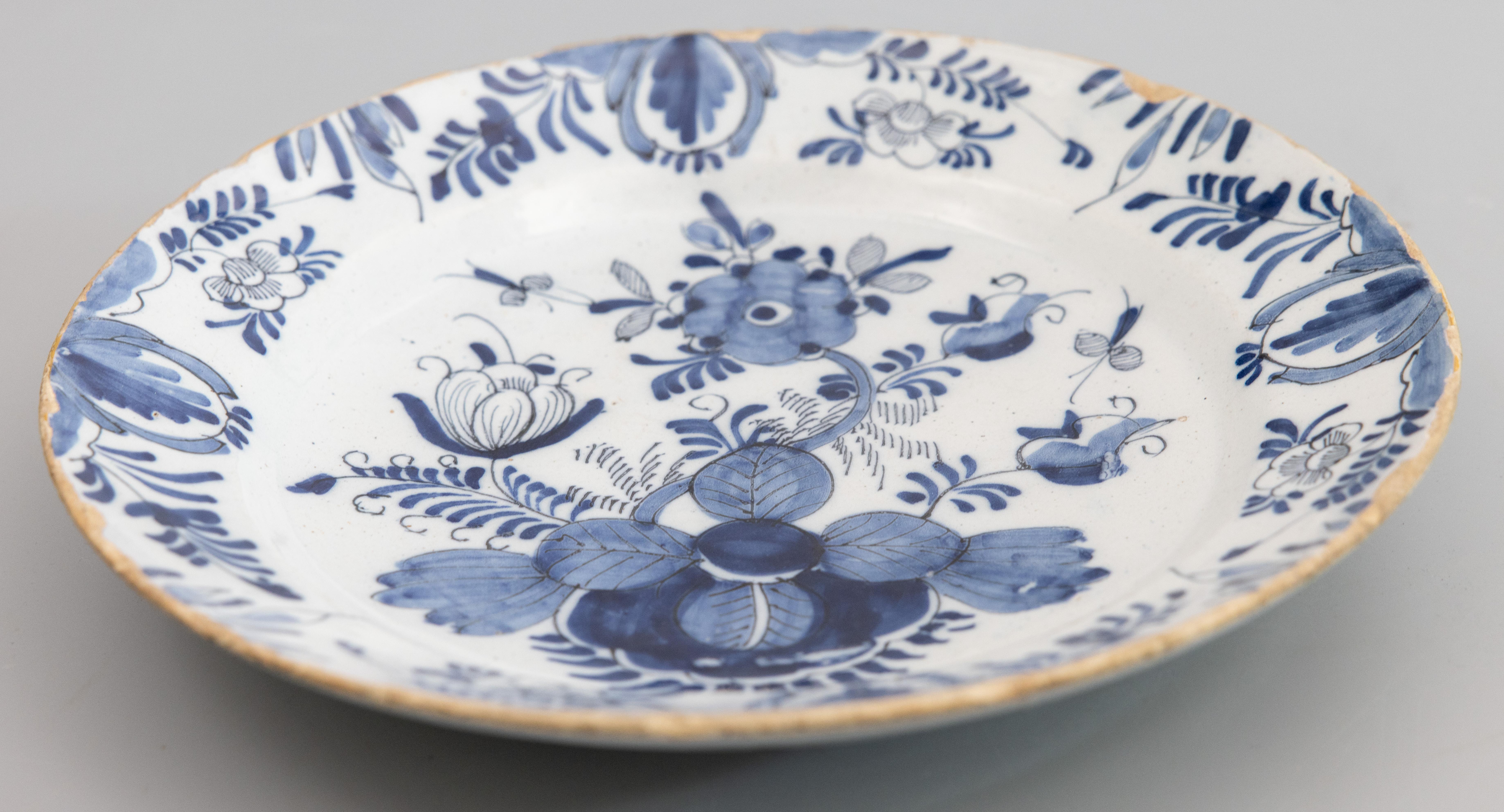 Hand-Painted 18th Century Dutch Delft Faience Floral Charger For Sale