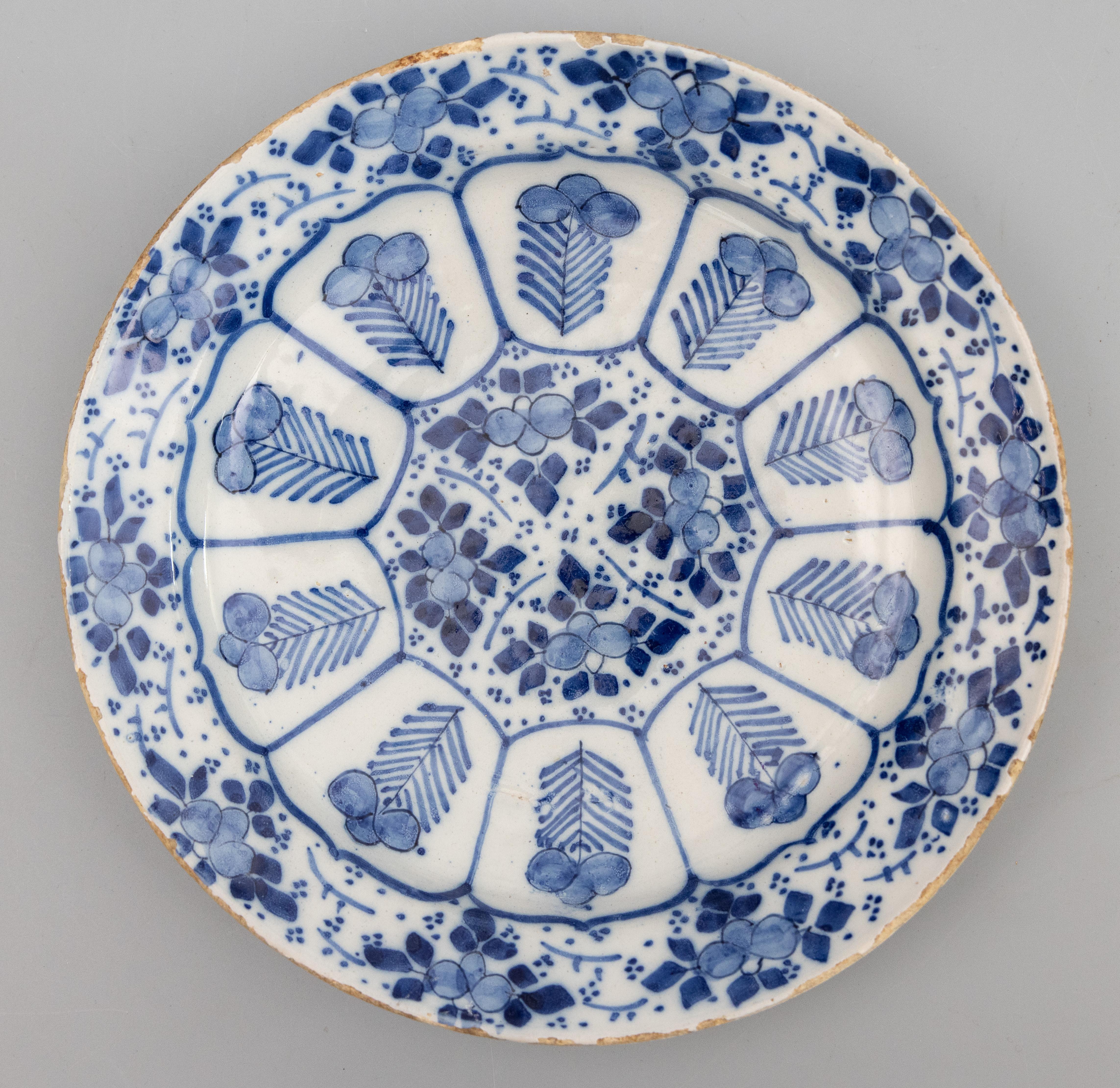 A lovely antique 18th-Century Dutch Delft faience tin glazed earthenware floral large plate or charger in the Kraak Style, circa 1750. This stunning plate is hand painted in vibrant cobalt blue and white and would look fabulous displayed on a wall