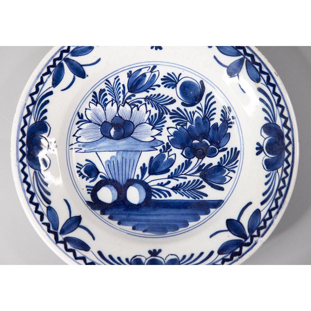 A lovely antique 18th-Century Dutch Delft faience hand painted floral plate in vibrant cobalt blue and white. It would look fabulous displayed on a wall or shelf in any room.

