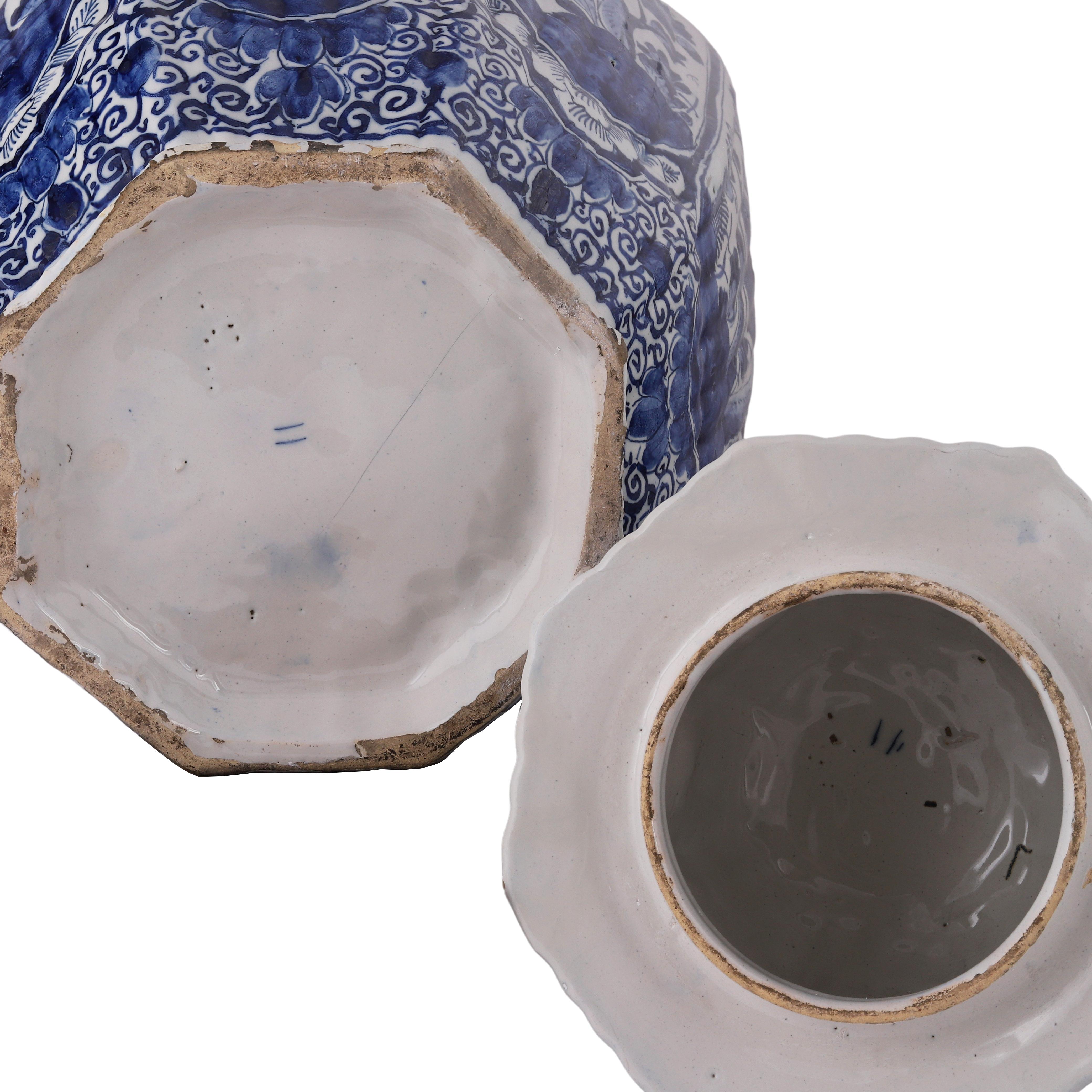 Céramique Vase à couvercle en Chinoiserie de Delft hollandais du 18e siècle en vente
