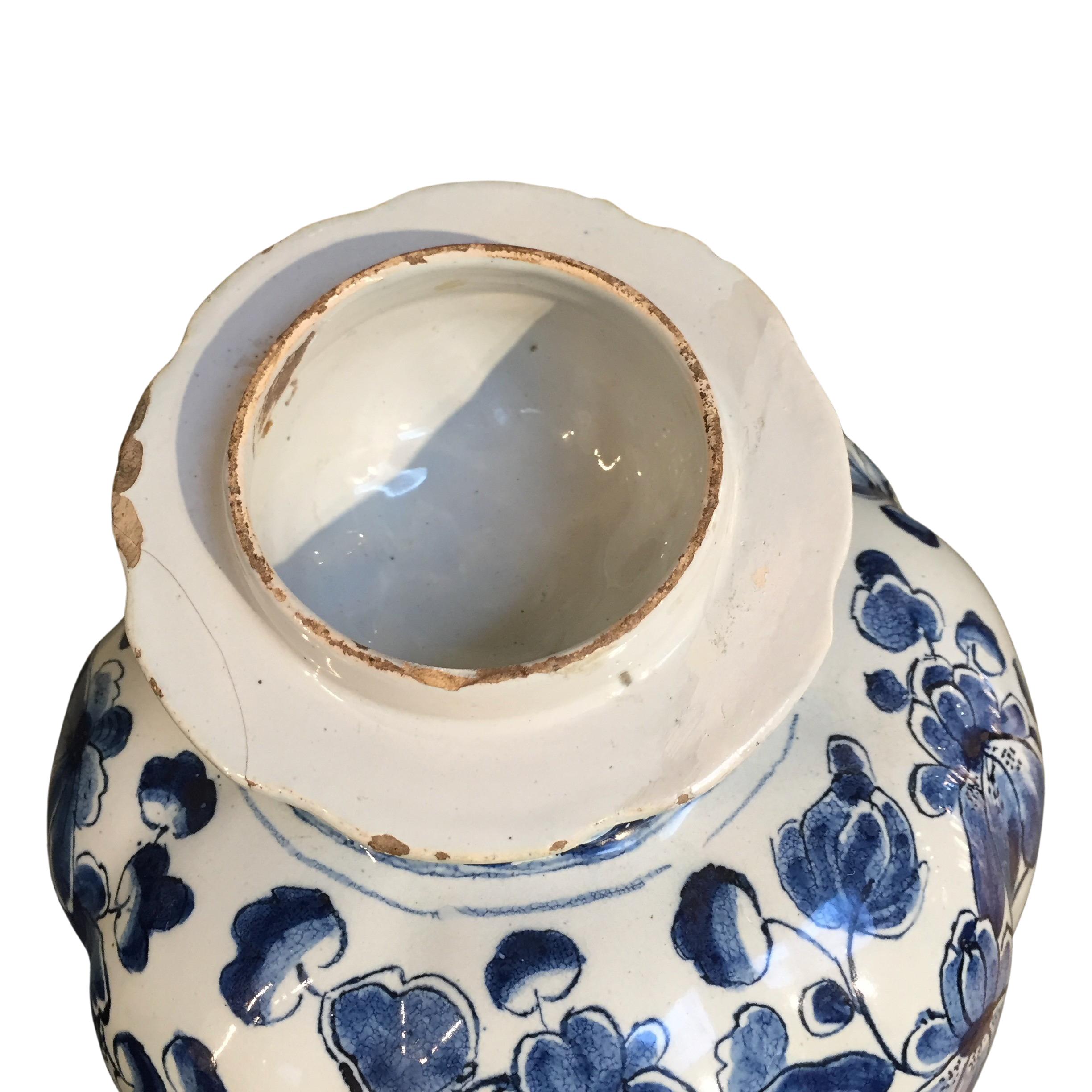 18th century Dutch Delft Lidded Vase with Birds 1