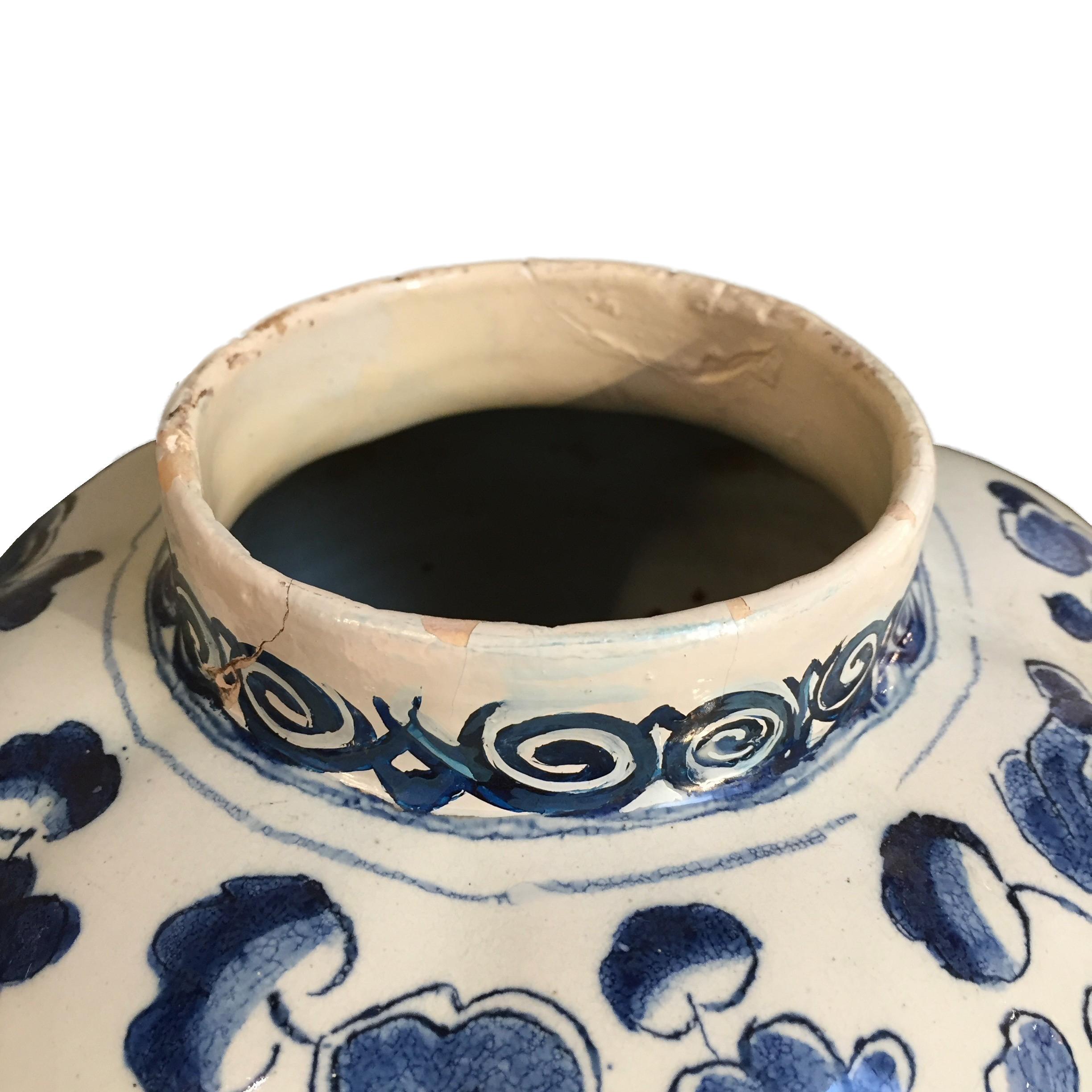 18th century Dutch Delft Lidded Vase with Birds 2