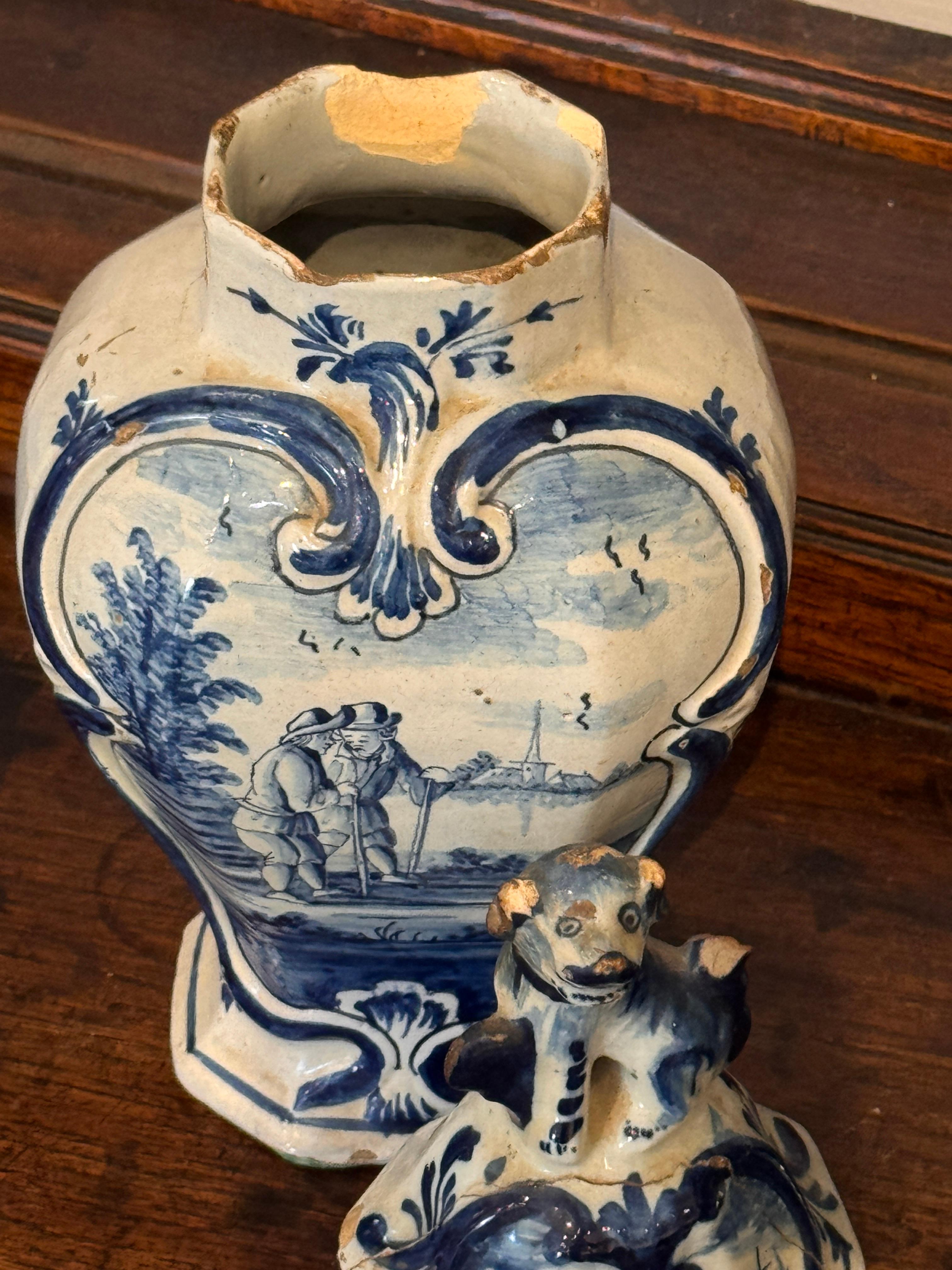 Vase à couvercle en Delft hollandais du 18e siècle avec fleuron figuratif en vente 2