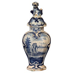 Vase à couvercle en Delft hollandais du 18e siècle avec fleuron figuratif