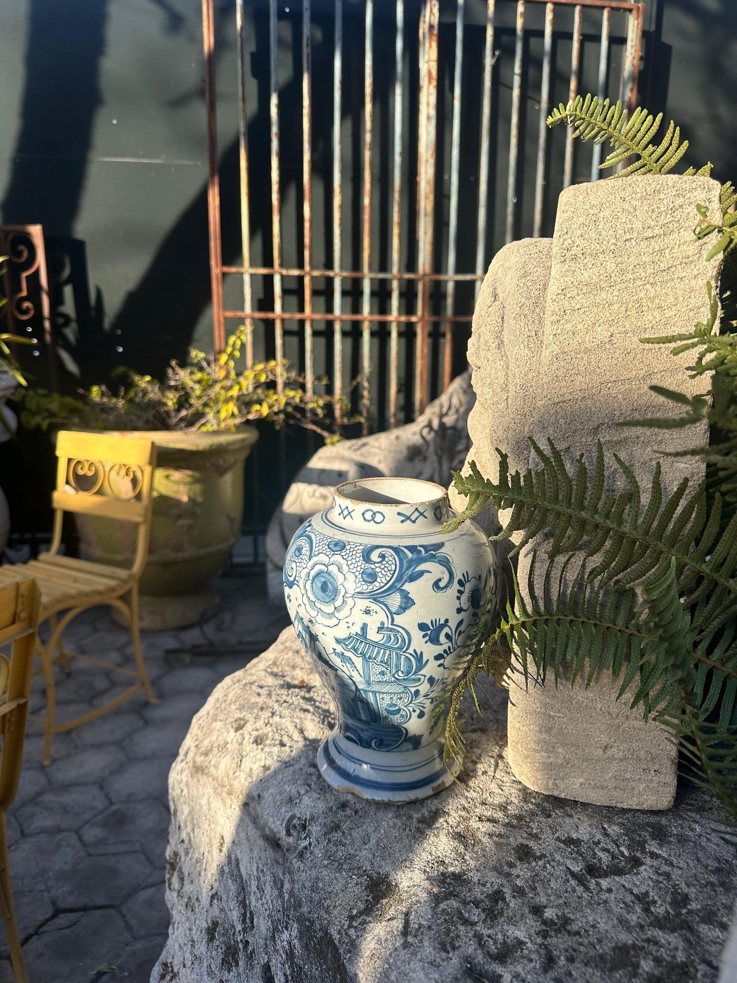 Vase jarre urne en poterie de Delft bleu et blanc du 18ème siècle Antiques LA JAR en vente 11