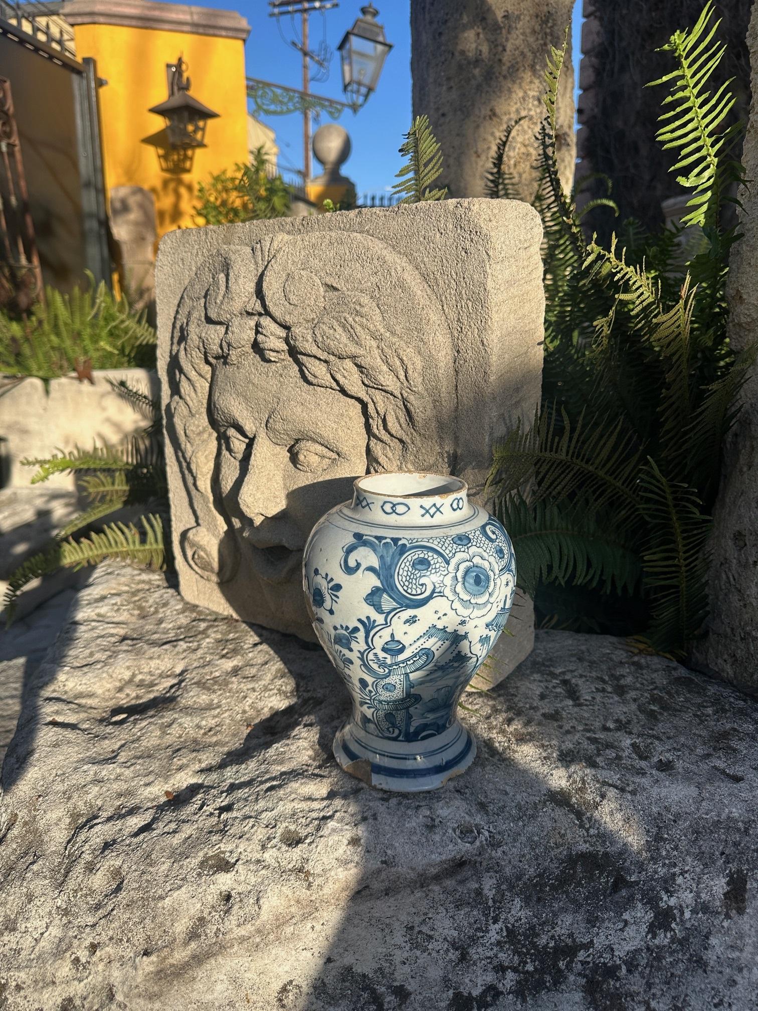Vase jarre urne en poterie de Delft bleu et blanc du 18ème siècle Antiques LA JAR en vente 12