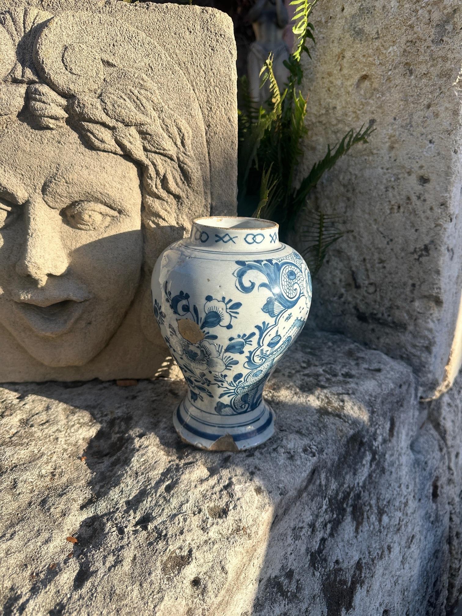 Vase jarre urne en poterie de Delft bleu et blanc du 18ème siècle Antiques LA JAR en vente 13
