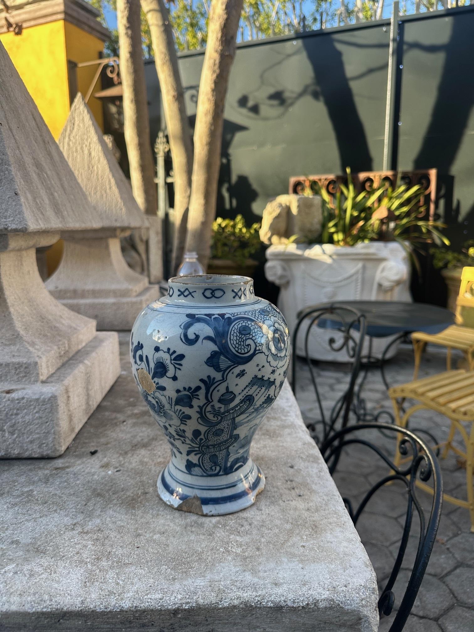 Cuit Vase jarre urne en poterie de Delft bleu et blanc du 18ème siècle Antiques LA JAR en vente