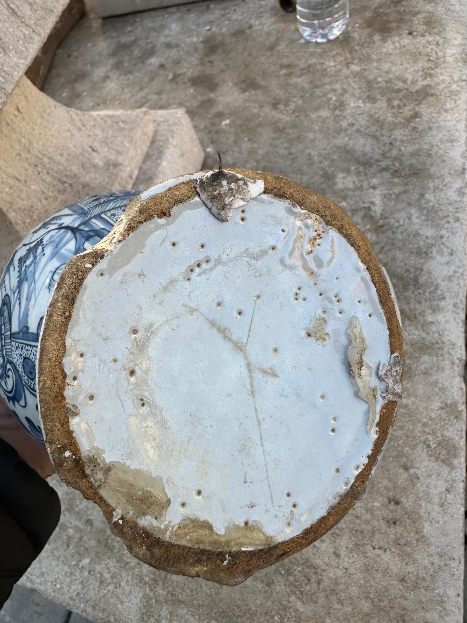 Terre cuite Vase jarre urne en poterie de Delft bleu et blanc du 18ème siècle Antiques LA JAR en vente