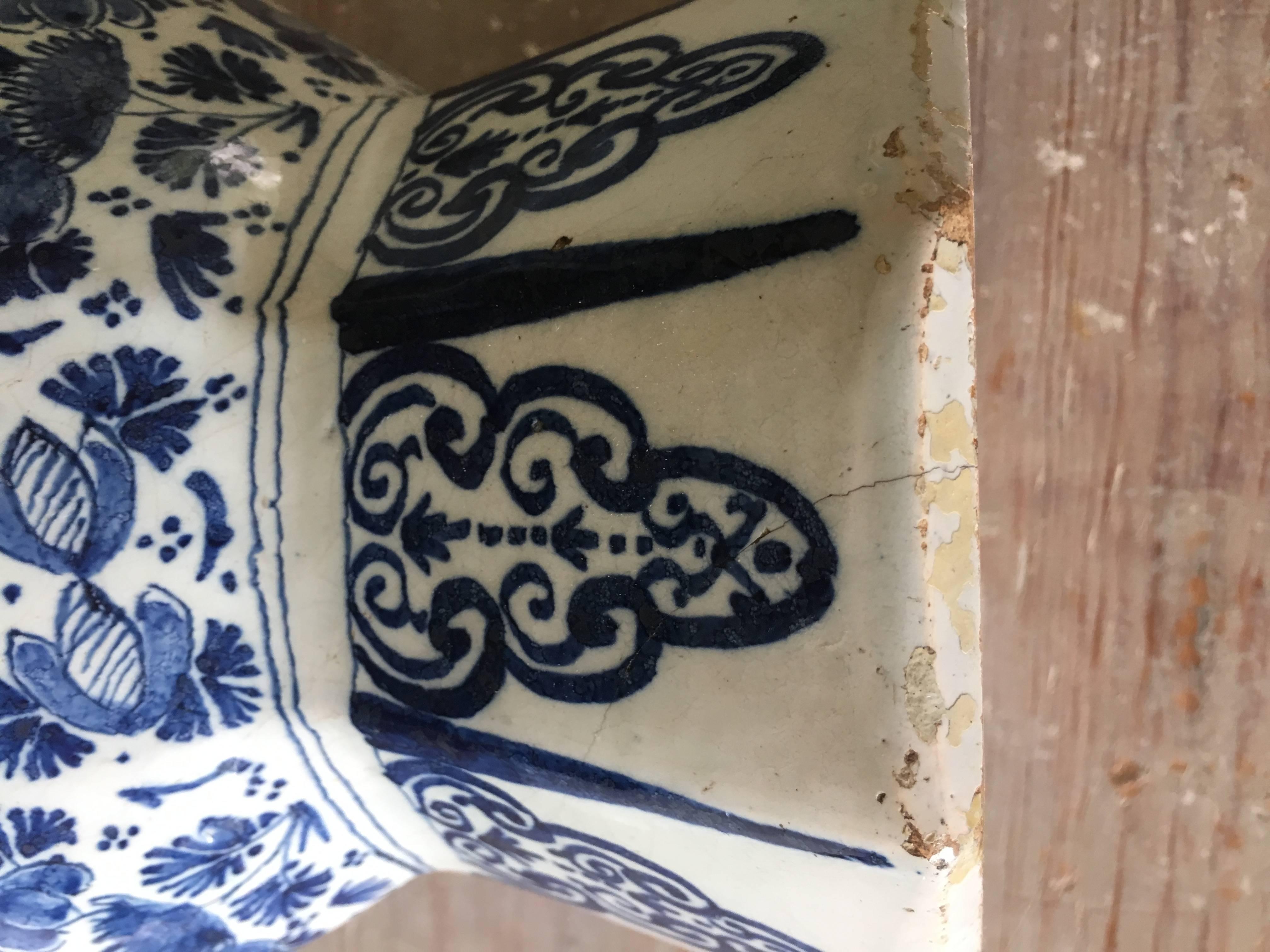 18th Century Dutch Delft Vase For Sale 2