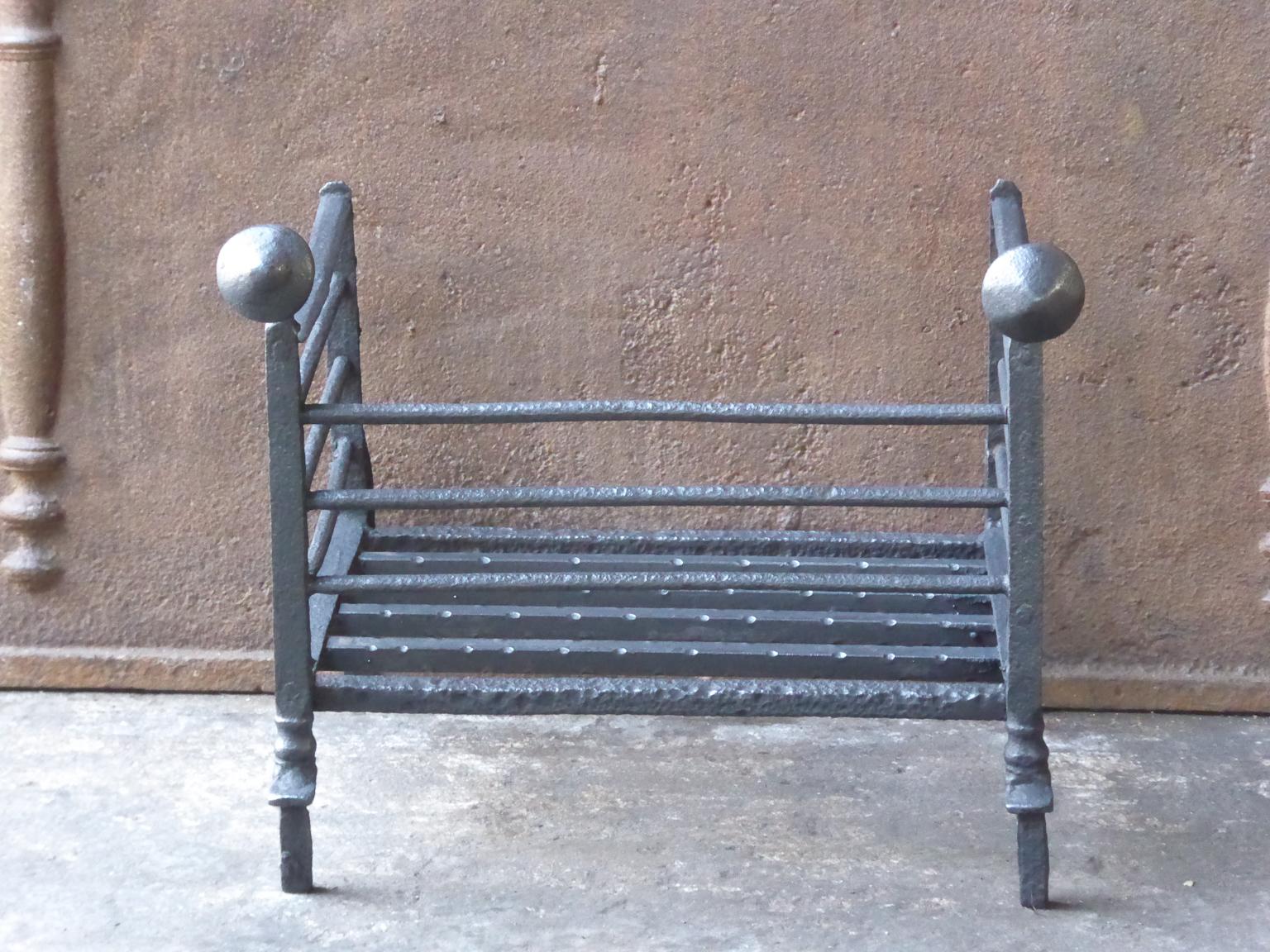 18th century Dutch fireplace basket - fire grate made of wrought iron. The total width of the front of the basket is 17.3 inch (44 cm).







   