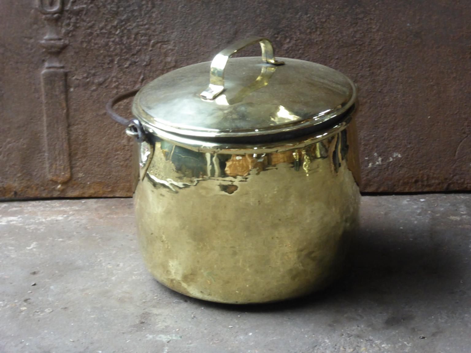 18th century Dutch log bin firewood bucket with lid made of polished brass. Dutch brass kettle, also called 'aker'. Used to draw water from the well and cook over an open fire. The condition of the basket is good.