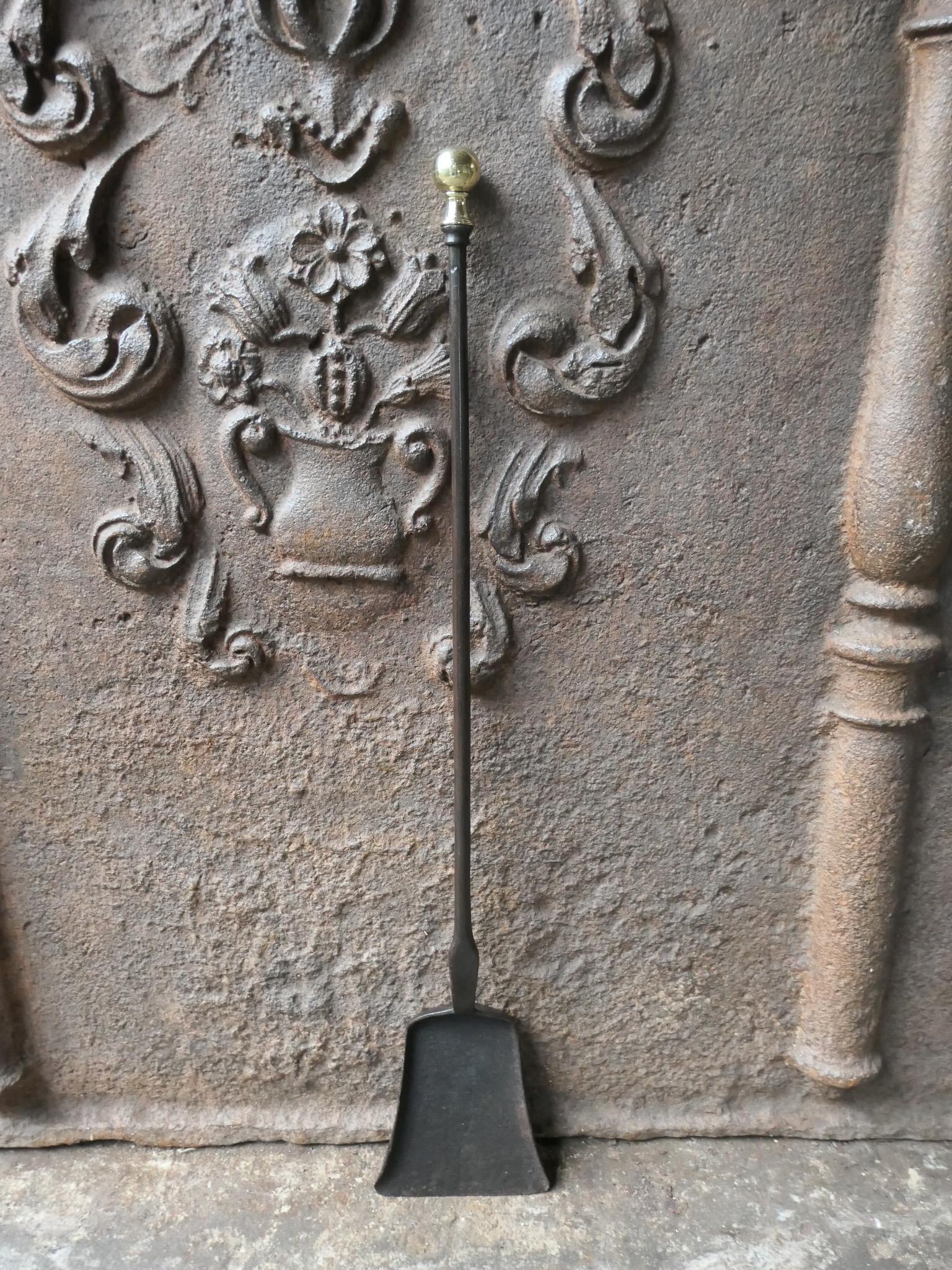 18th century Dutch fireplace shovel made of wrought iron. The handle is decorated with polished brass. The item is fully functional and fit for use in the fireplace.