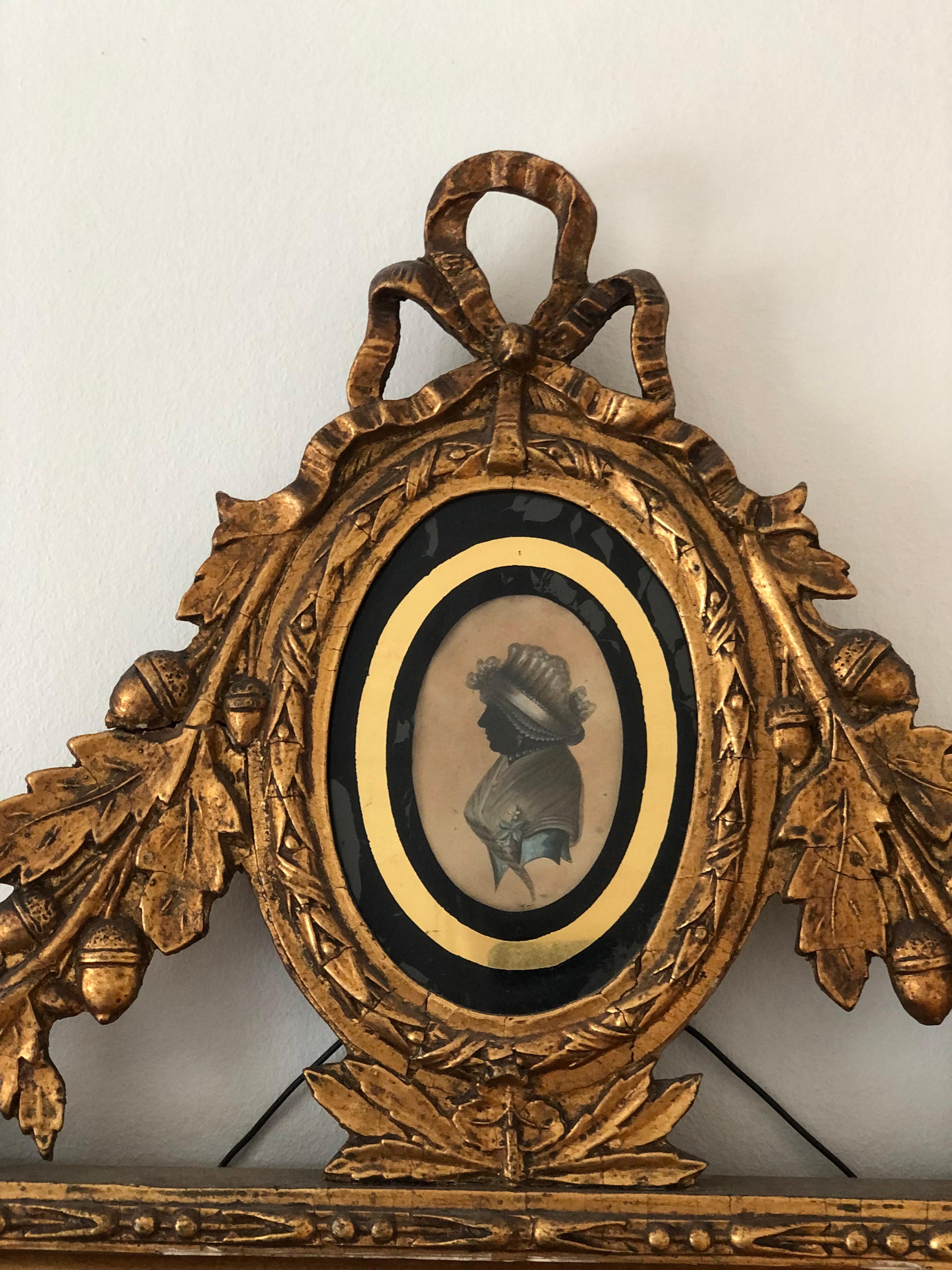 Miroir sculpté en bois doré de style Louis XVI hollandais du XVIIIe siècle avec Verre églomisé en vente 3
