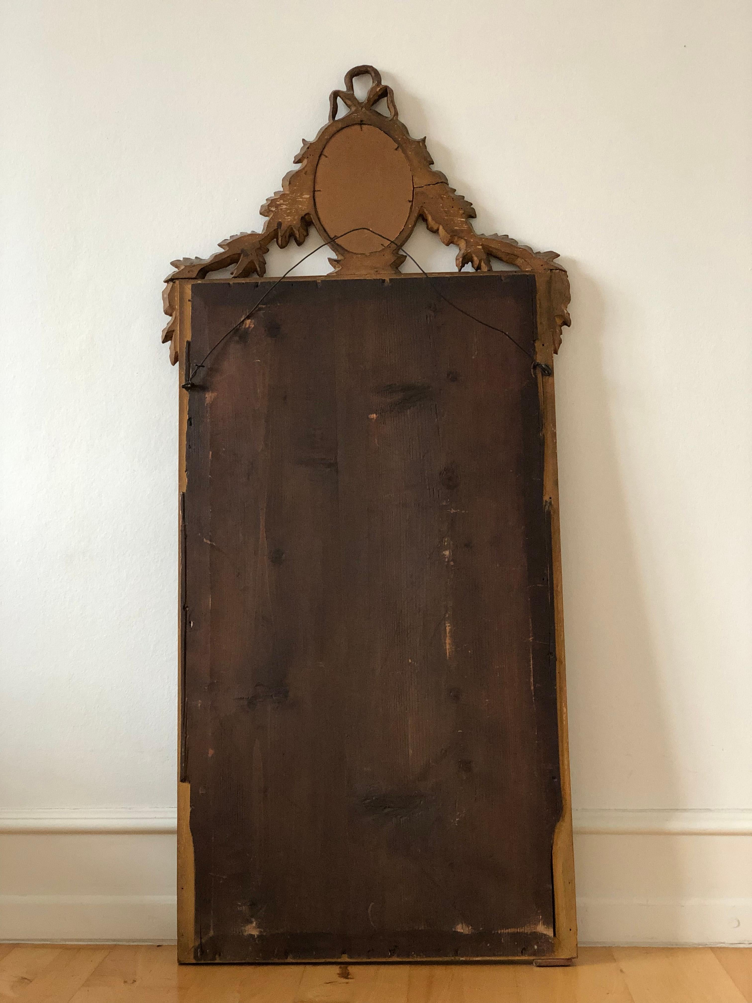 Miroir sculpté en bois doré de style Louis XVI hollandais du XVIIIe siècle avec Verre églomisé en vente 4