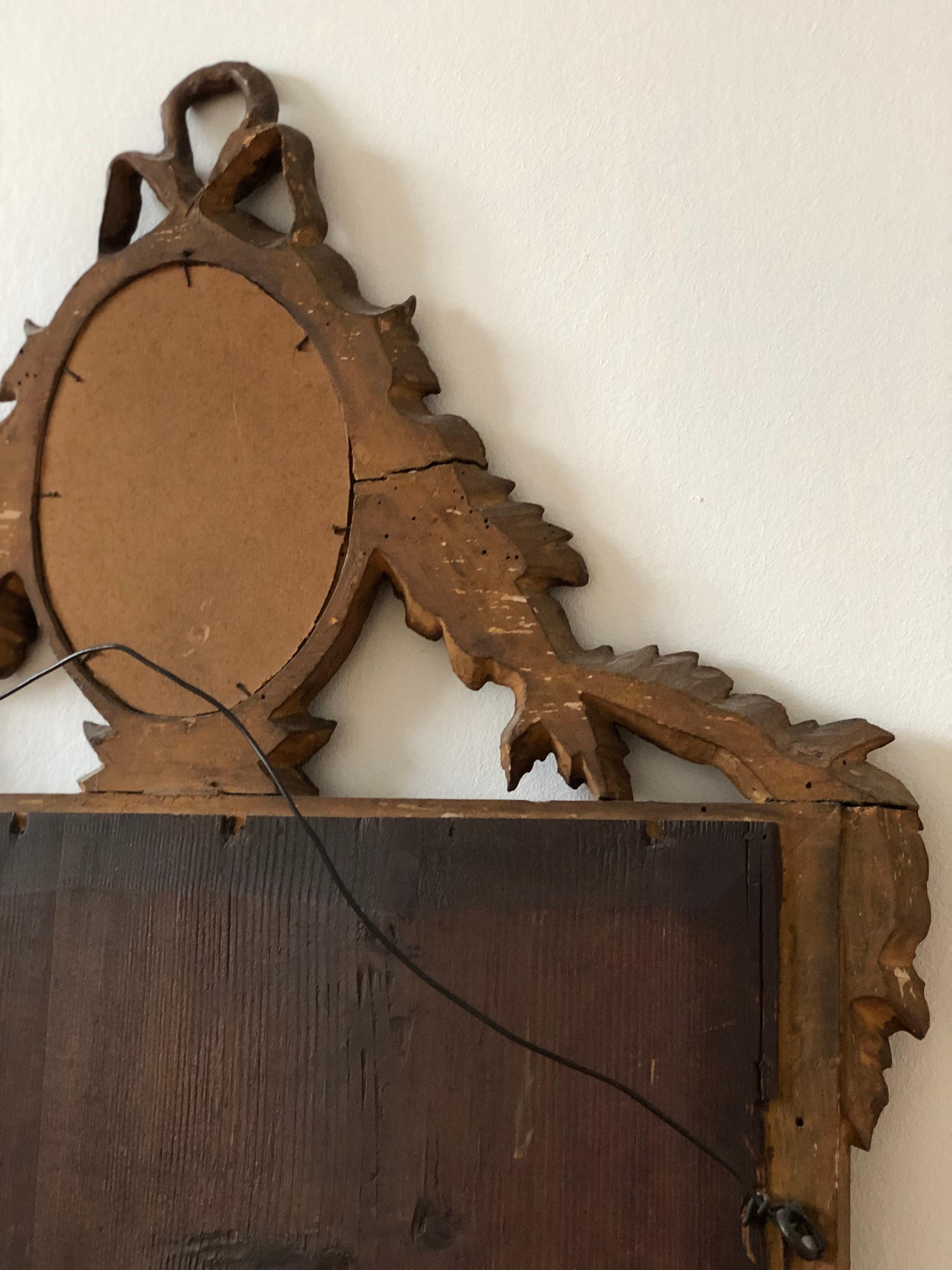 Miroir sculpté en bois doré de style Louis XVI hollandais du XVIIIe siècle avec Verre églomisé en vente 5