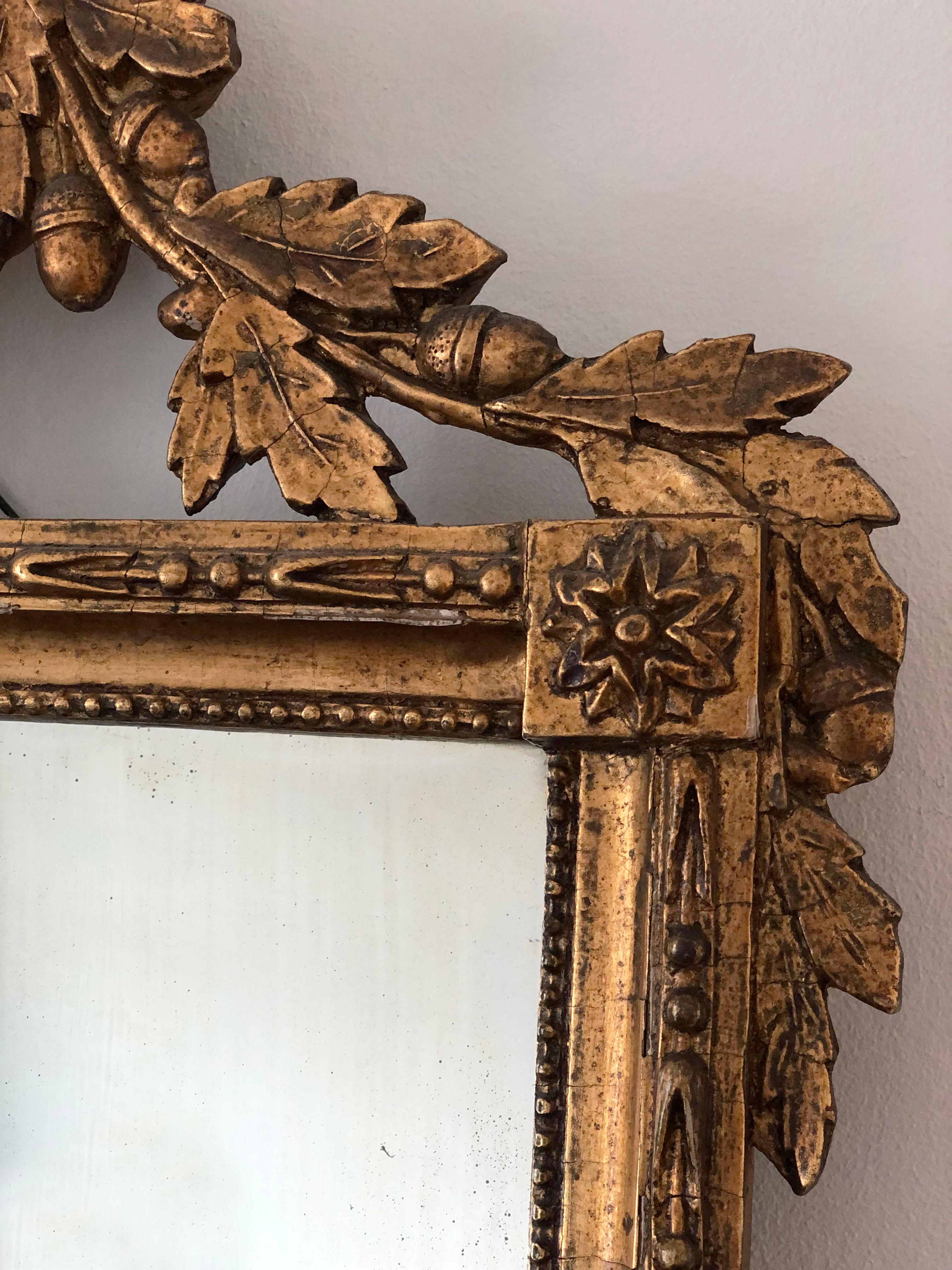 Néerlandais Miroir sculpté en bois doré de style Louis XVI hollandais du XVIIIe siècle avec Verre églomisé en vente