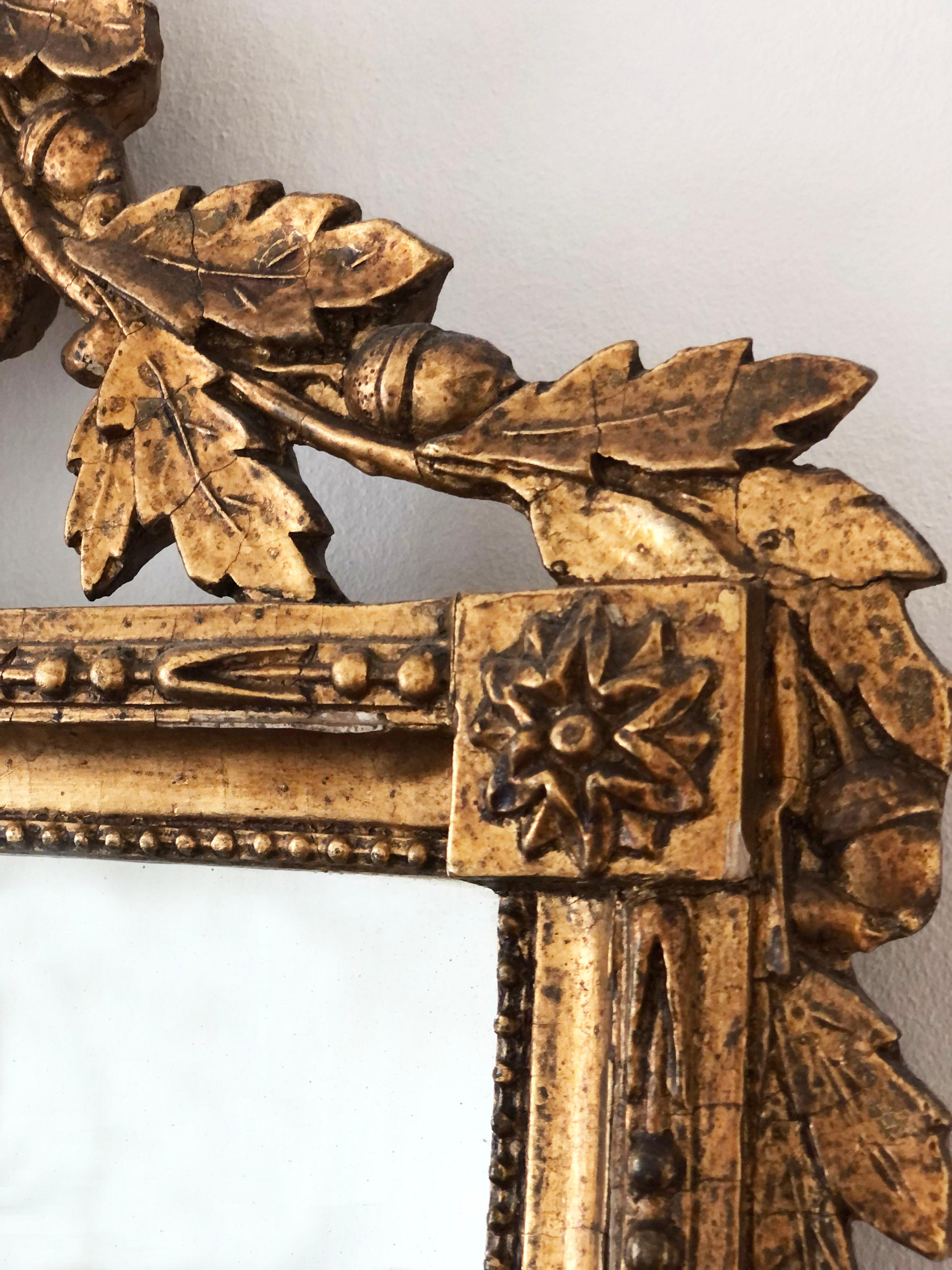 Fin du XVIIIe siècle Miroir sculpté en bois doré de style Louis XVI hollandais du XVIIIe siècle avec Verre églomisé en vente