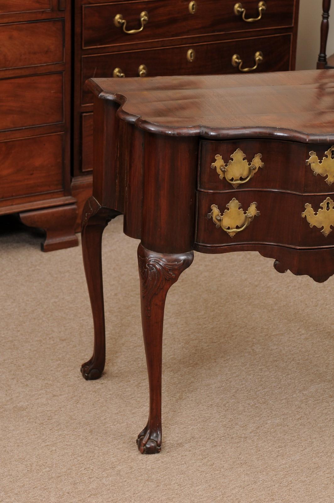 18th Century Dutch Lowboy in Mahogany with Serpentine Front & 2 Drawers For Sale 1