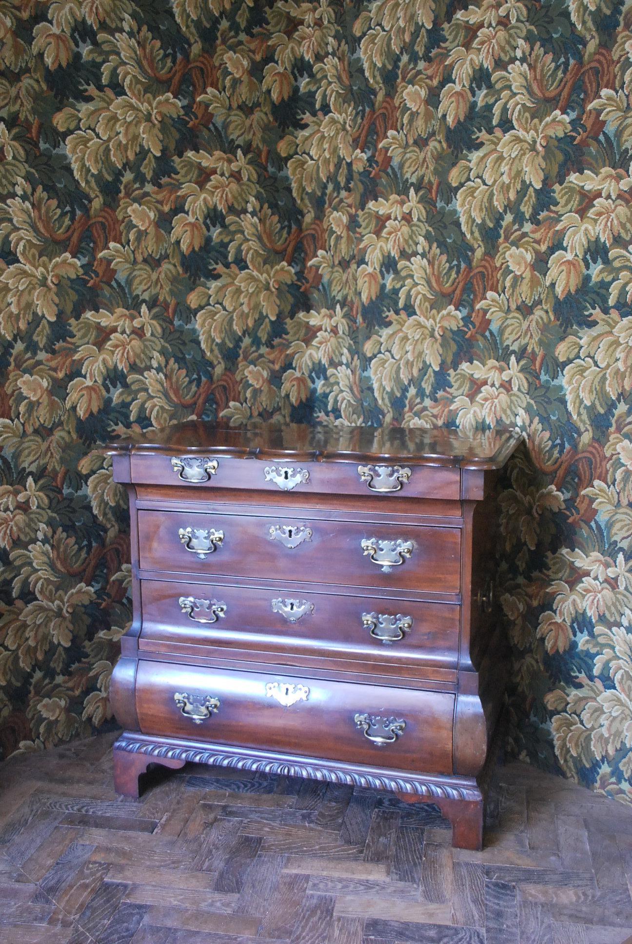 18th century Dutch mahogany bombe commode For Sale 3
