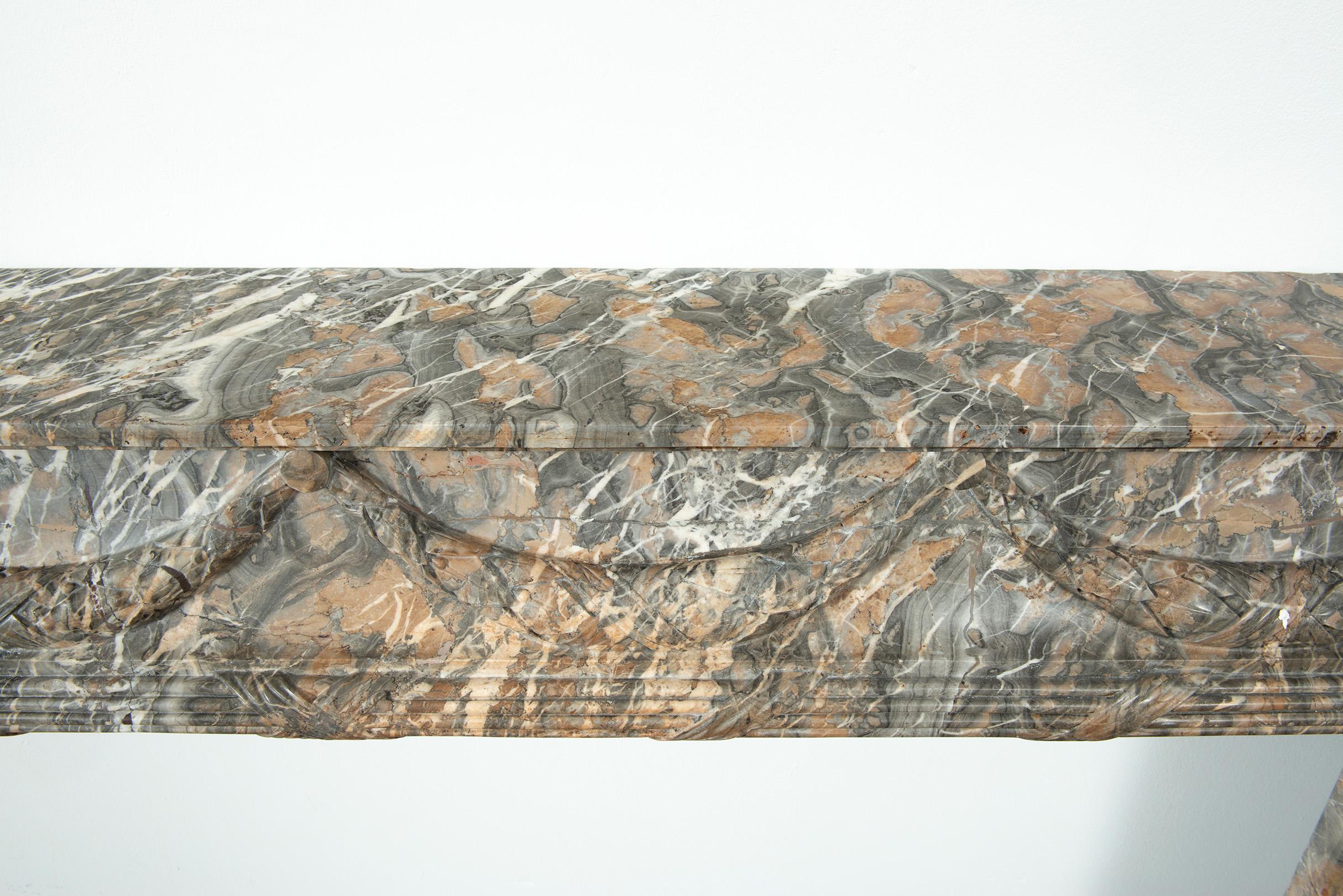 Chimenea holandesa de mármol del siglo XVIII en venta 9