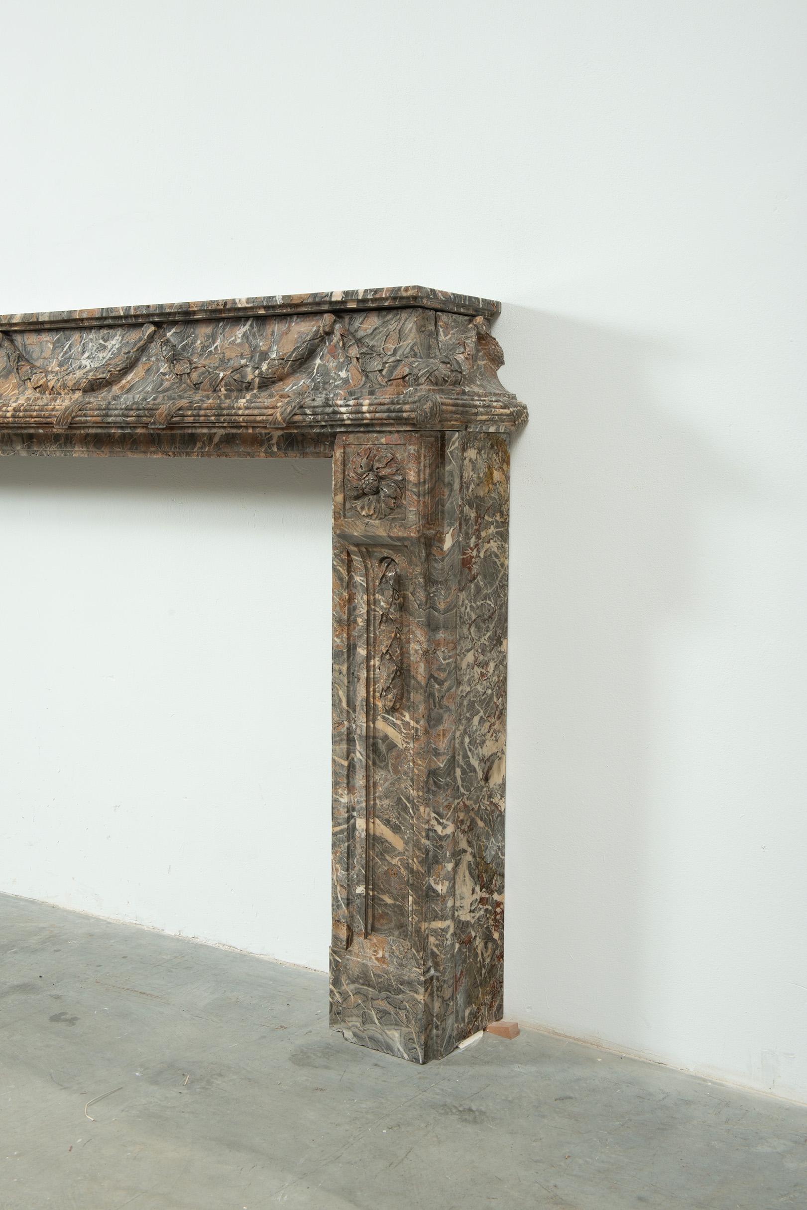 Chimenea holandesa de mármol del siglo XVIII Luis XVI en venta