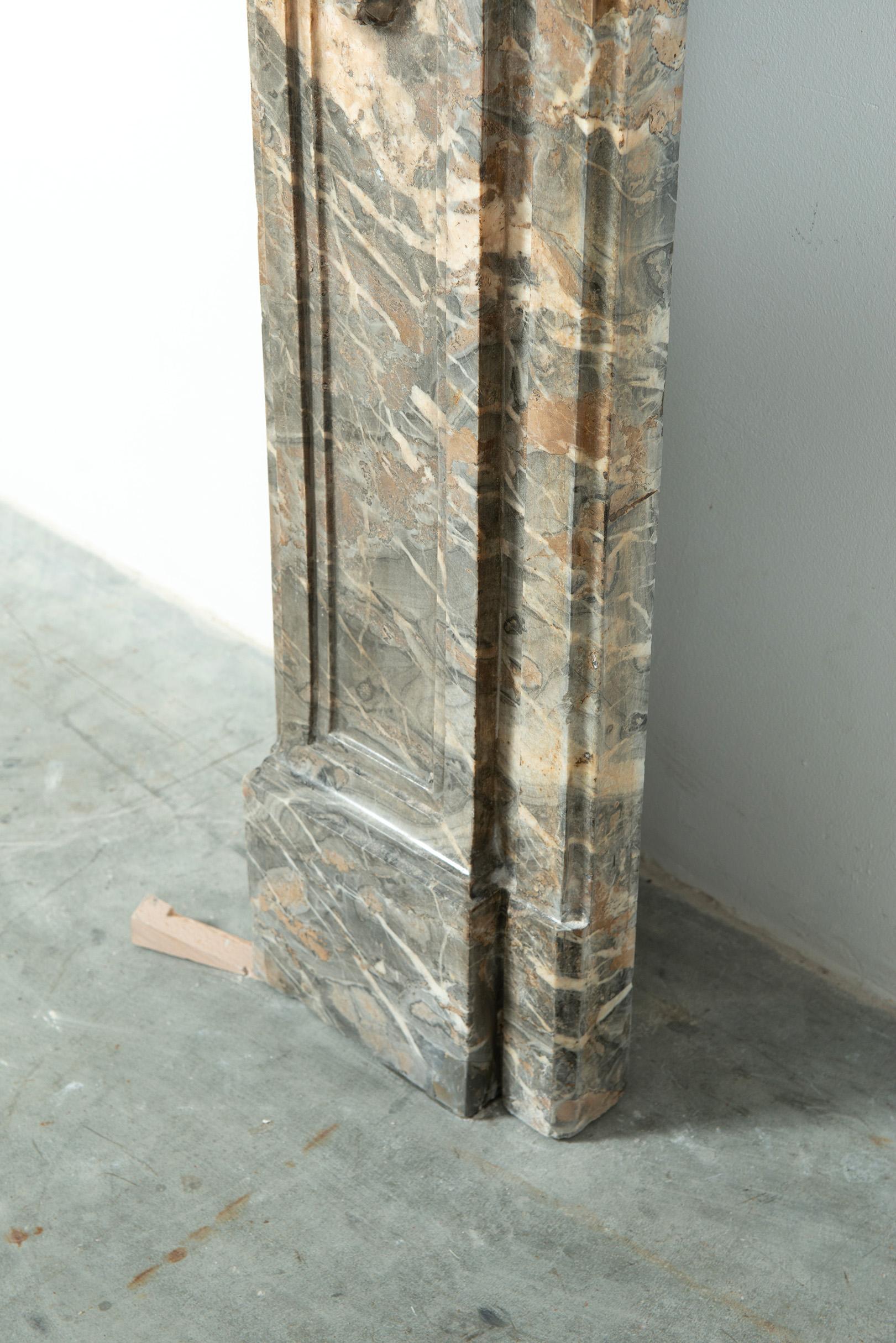 Chimenea holandesa de mármol del siglo XVIII en venta 2