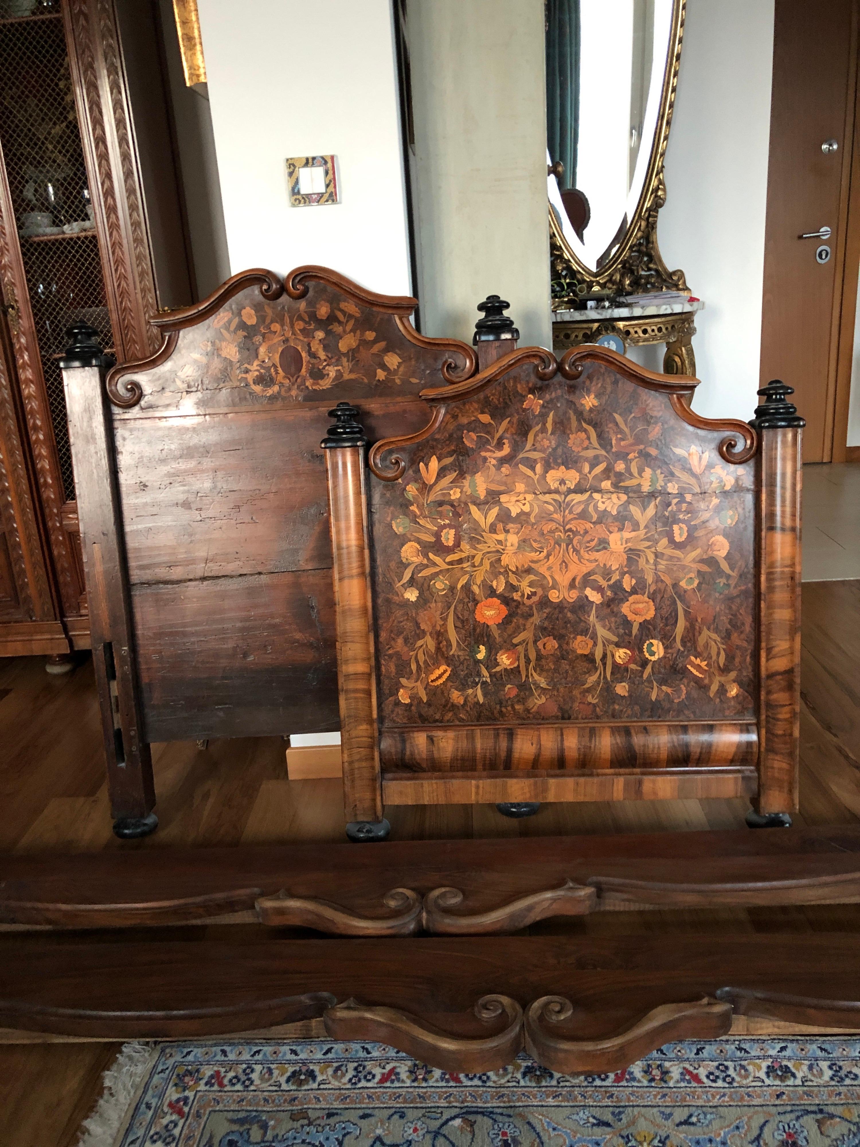 Marco de cama individual de caoba con marquetería holandesa del siglo XVIII con incrustaciones de colores Incrustación en venta
