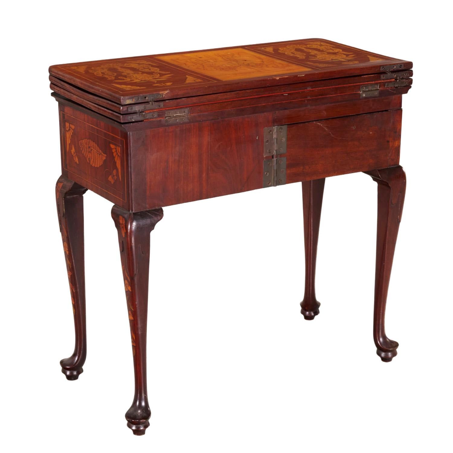 Table à jeux mécanique hollandaise du 18e siècle à trois plateaux en vente 3