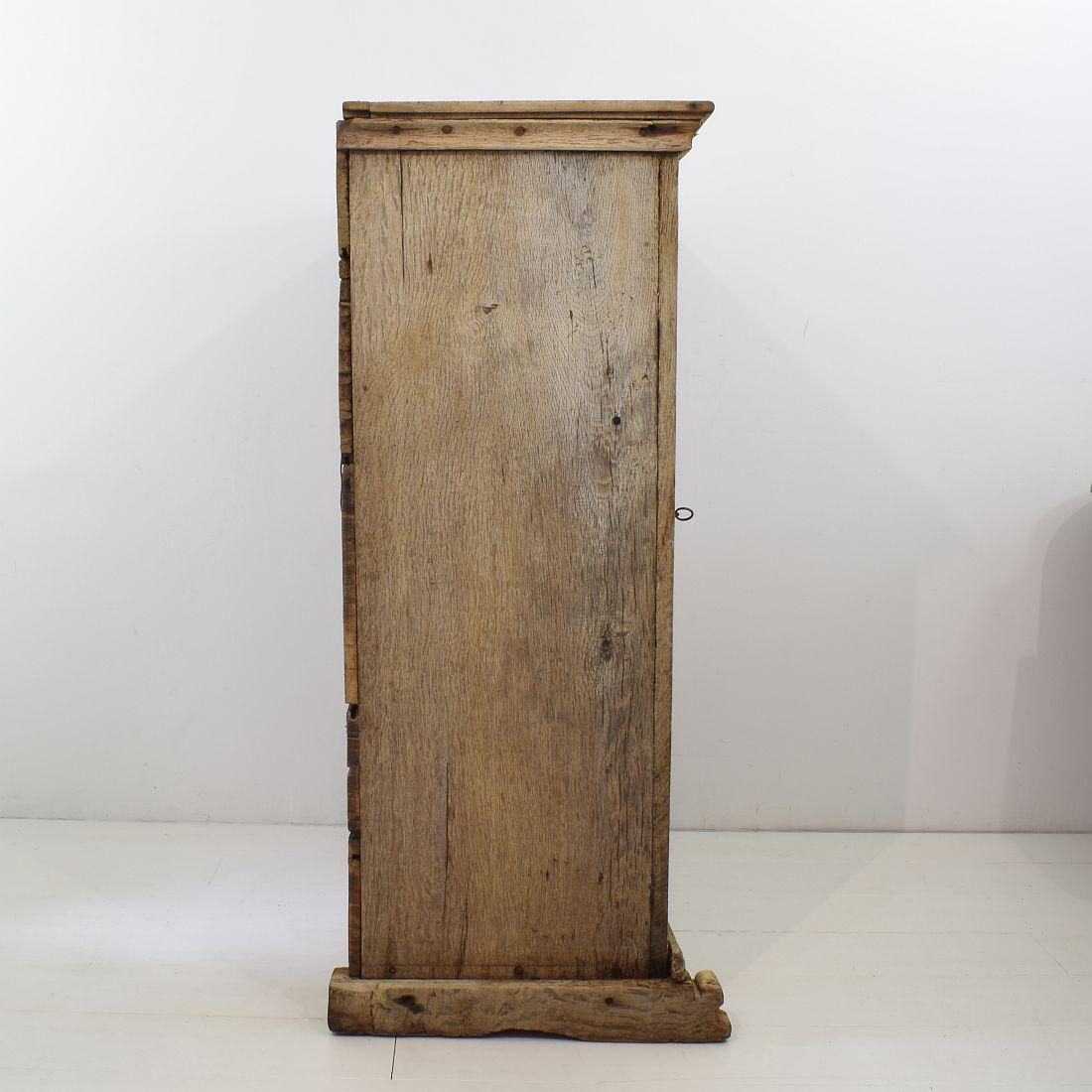 18th Century Dutch Oak Armoire, Cabinet In Fair Condition In Buisson, FR