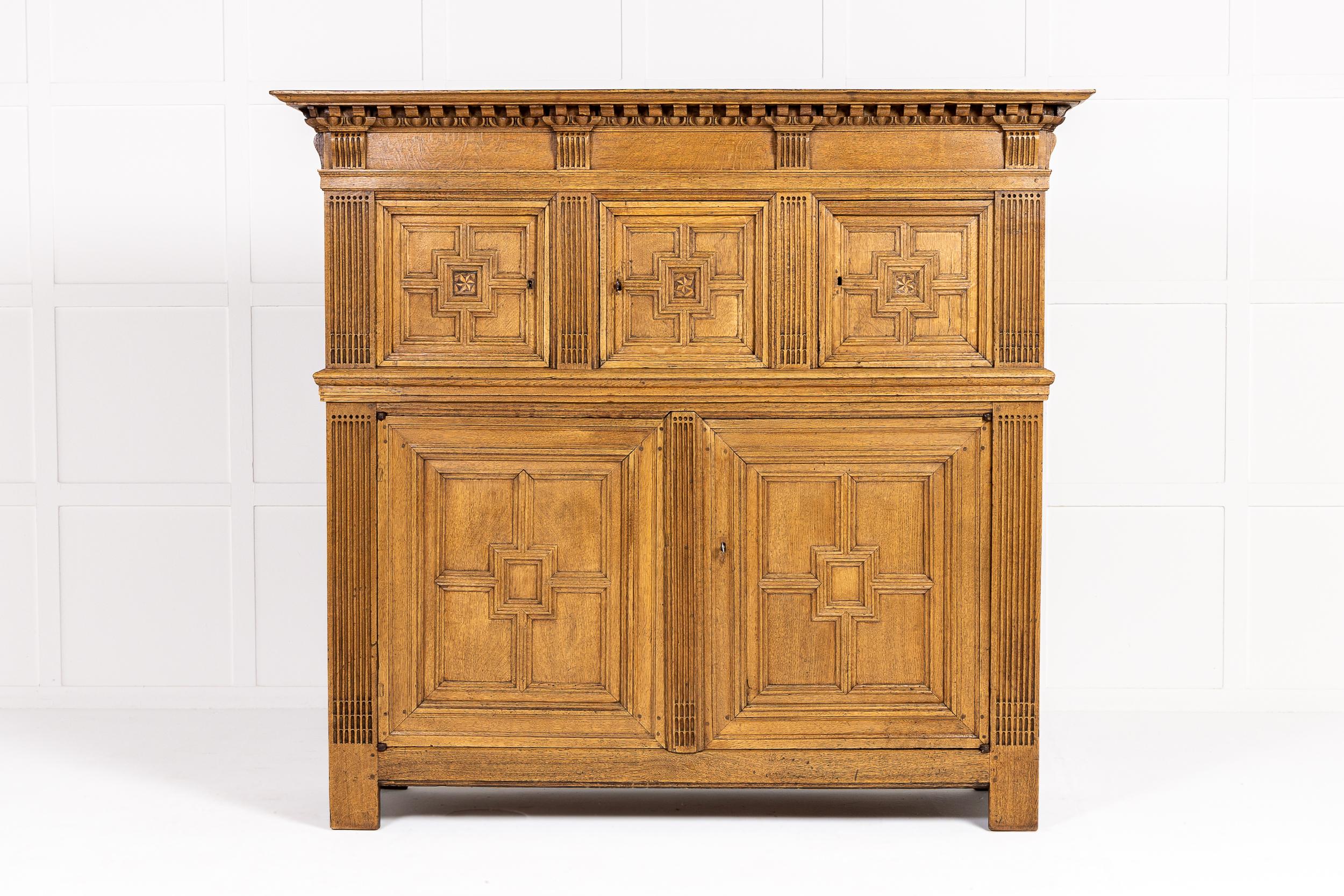 18th Century Dutch Oak Cabinet In Excellent Condition For Sale In Gloucestershire, GB