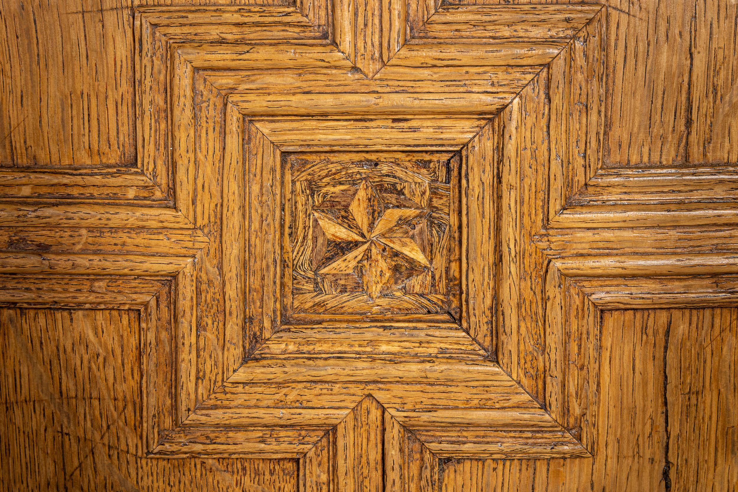 18th Century Dutch Oak Cabinet For Sale 2