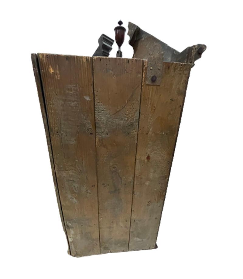 Armoire d'angle suspendue en chêne hollandais du 18ème siècle Bon état - En vente à Delft, NL
