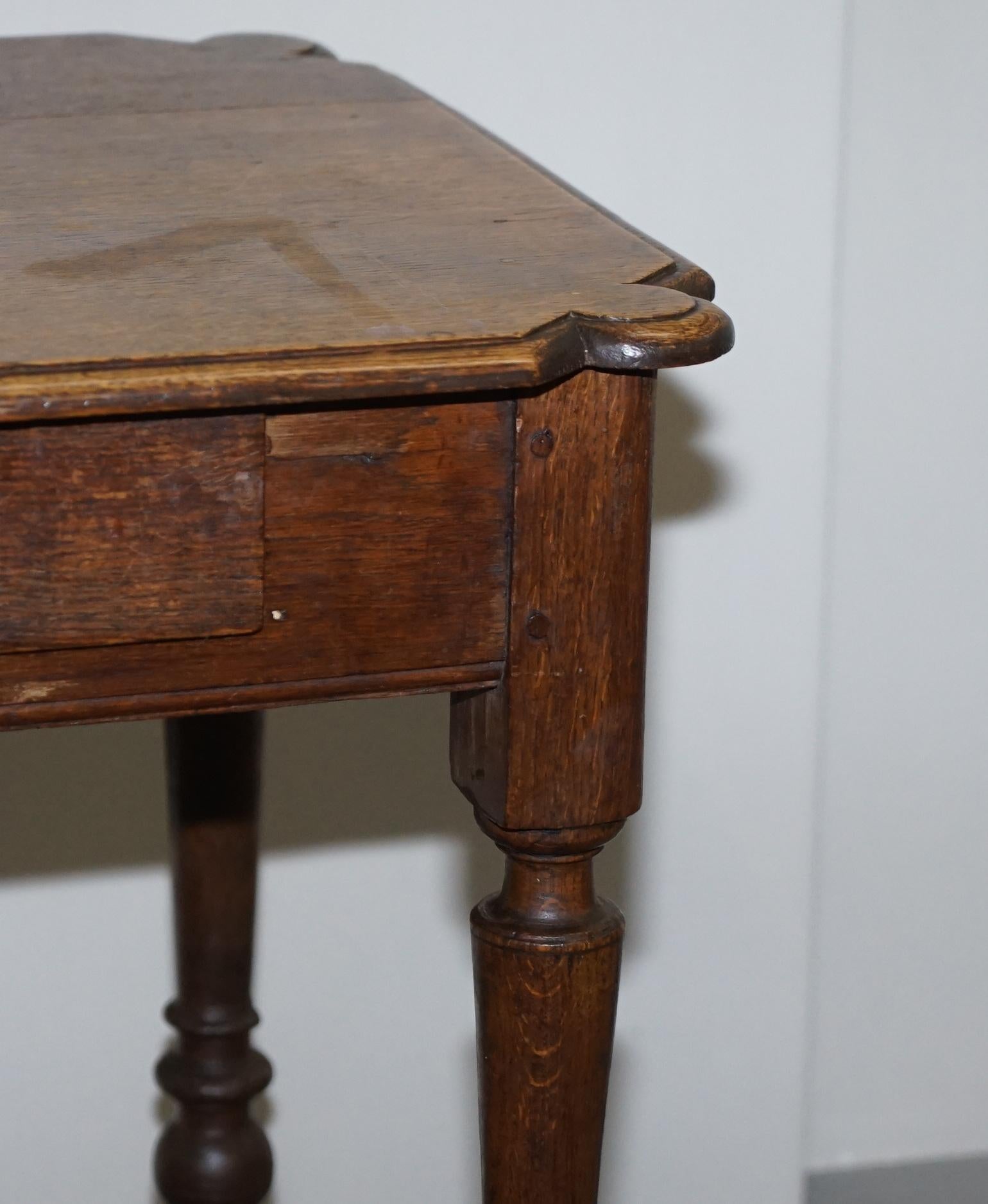 18th Century Beistelltisch aus niederländischer Eiche mit einer Schublade, schönes Holz (Spätes 18. Jahrhundert) im Angebot