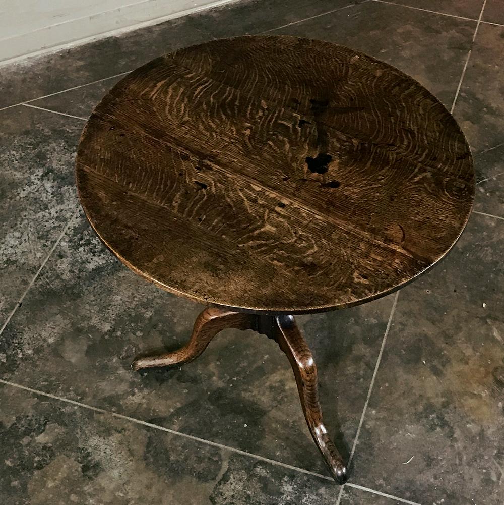 18th Century Dutch Oak Tilt-Top End Table In Good Condition For Sale In Dallas, TX