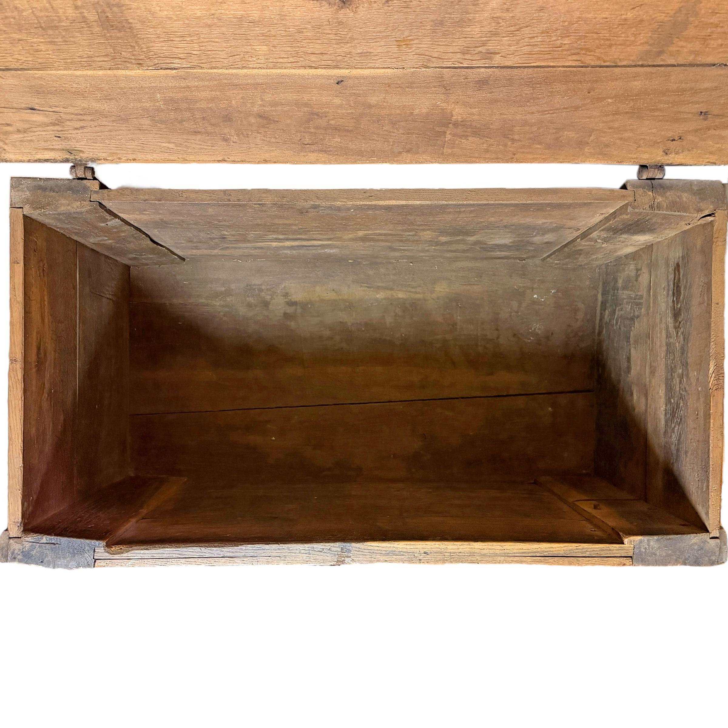 Baule in Oak olandese del XVIII secolo in vendita 7