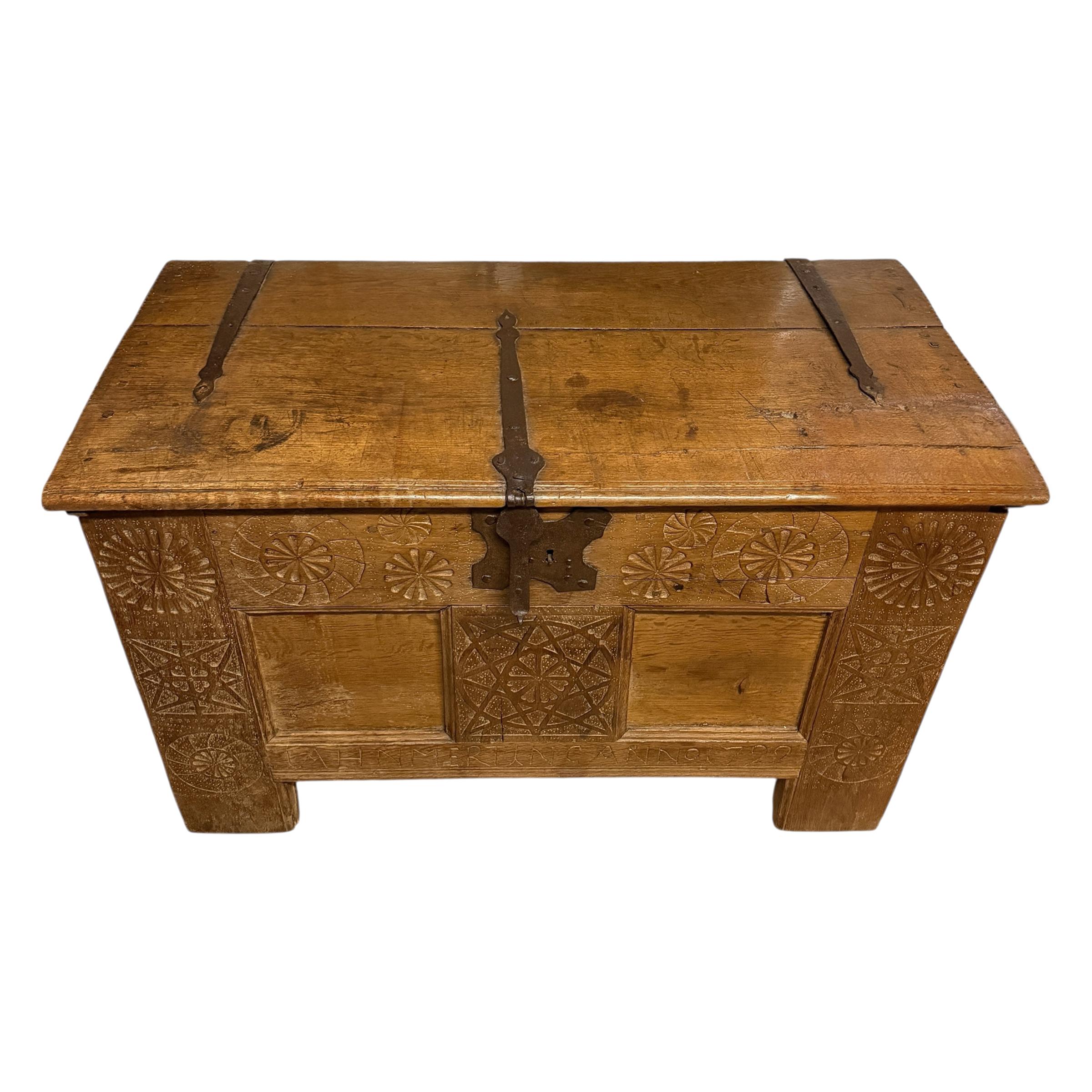 Olandese Baule in Oak olandese del XVIII secolo in vendita