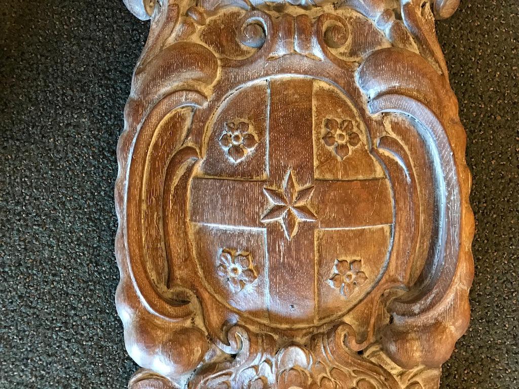 18th Century Dutch or Flemish Carved Oak Armorial Shield with Putto In Good Condition In Stamford, CT
